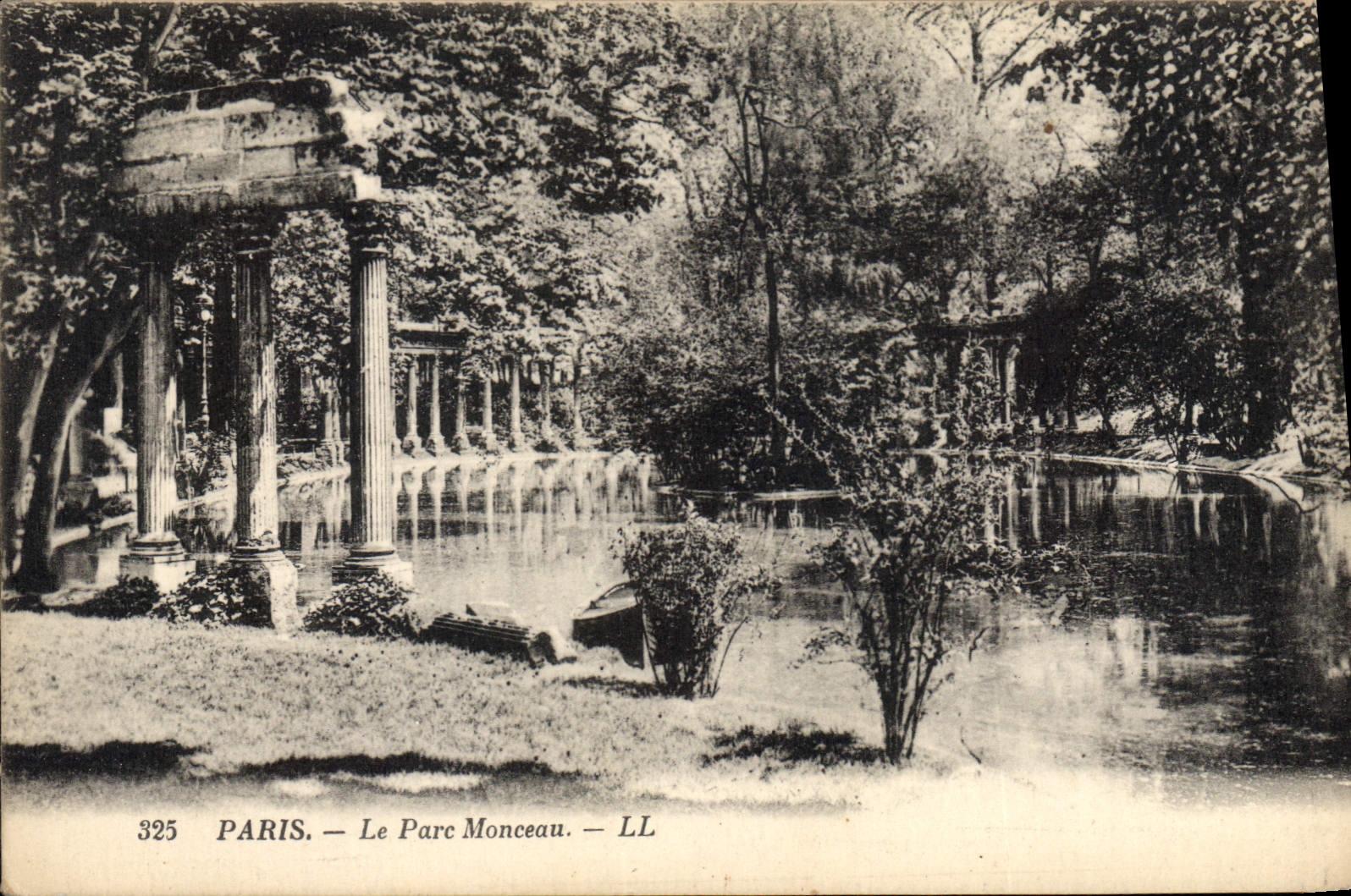CPA Paris Le Parc Monceau 