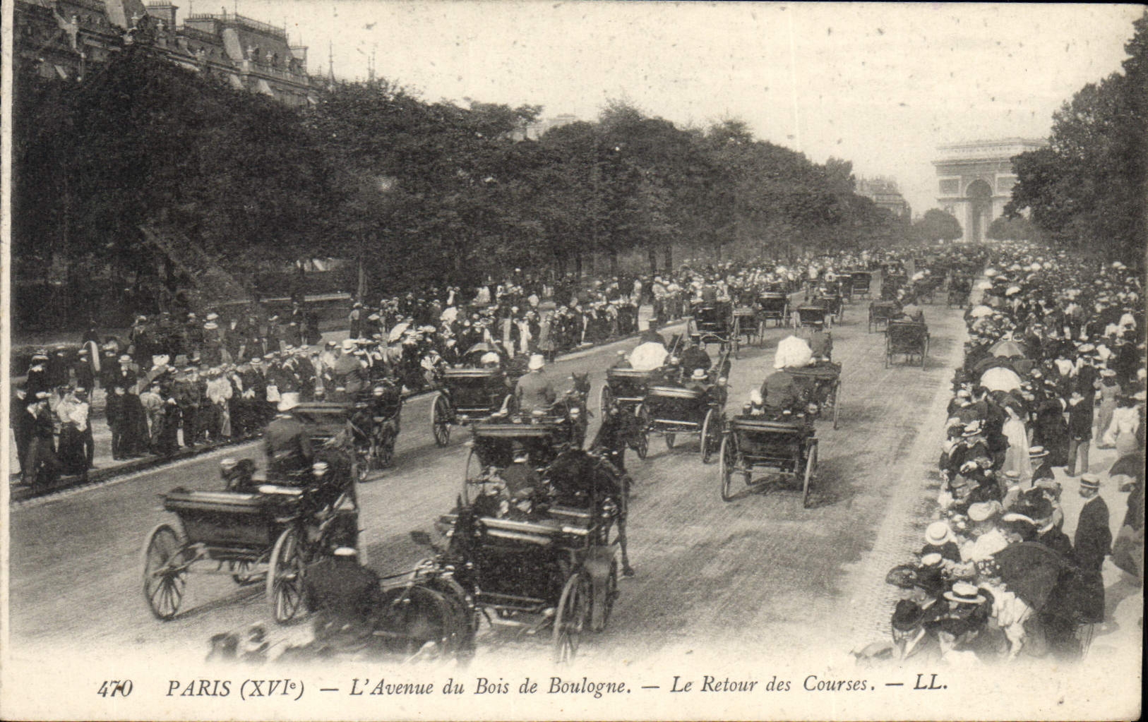 CPA Paris L'Avenue du Bois de Boulogne Le Retour des Courses