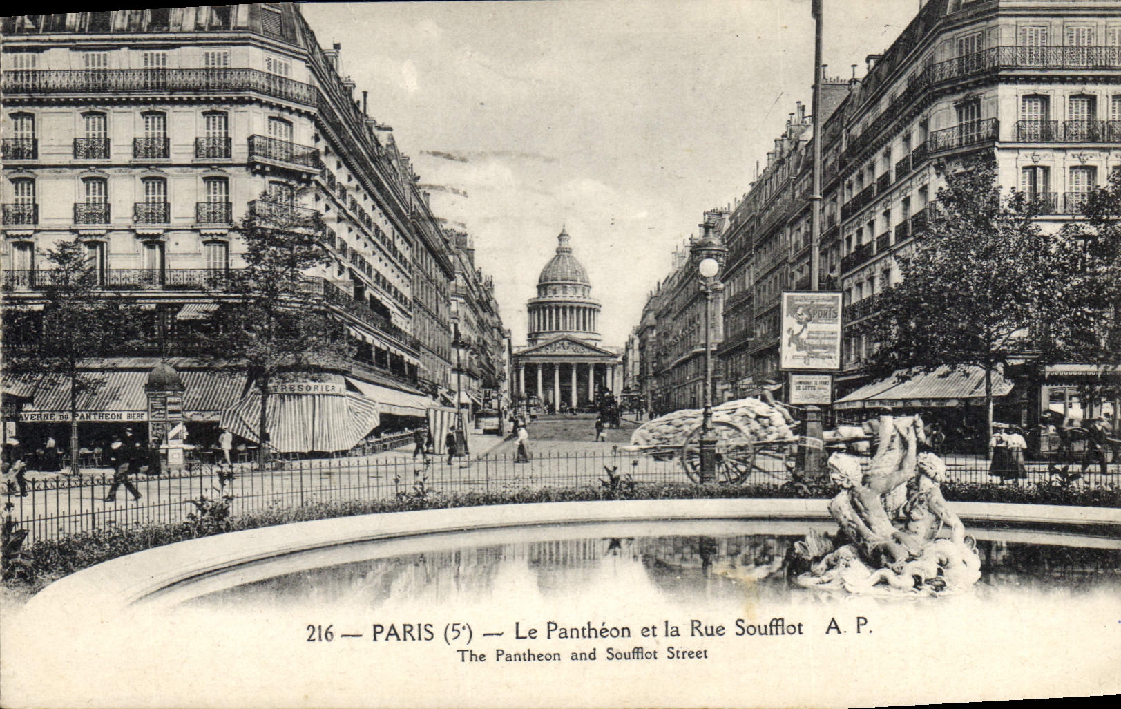 CPA Paris Le Pantheon et la Rue Soufflot