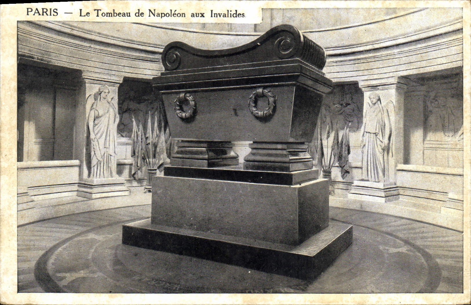 CPA Paris Le Tombeau Napoleon aux Invalides