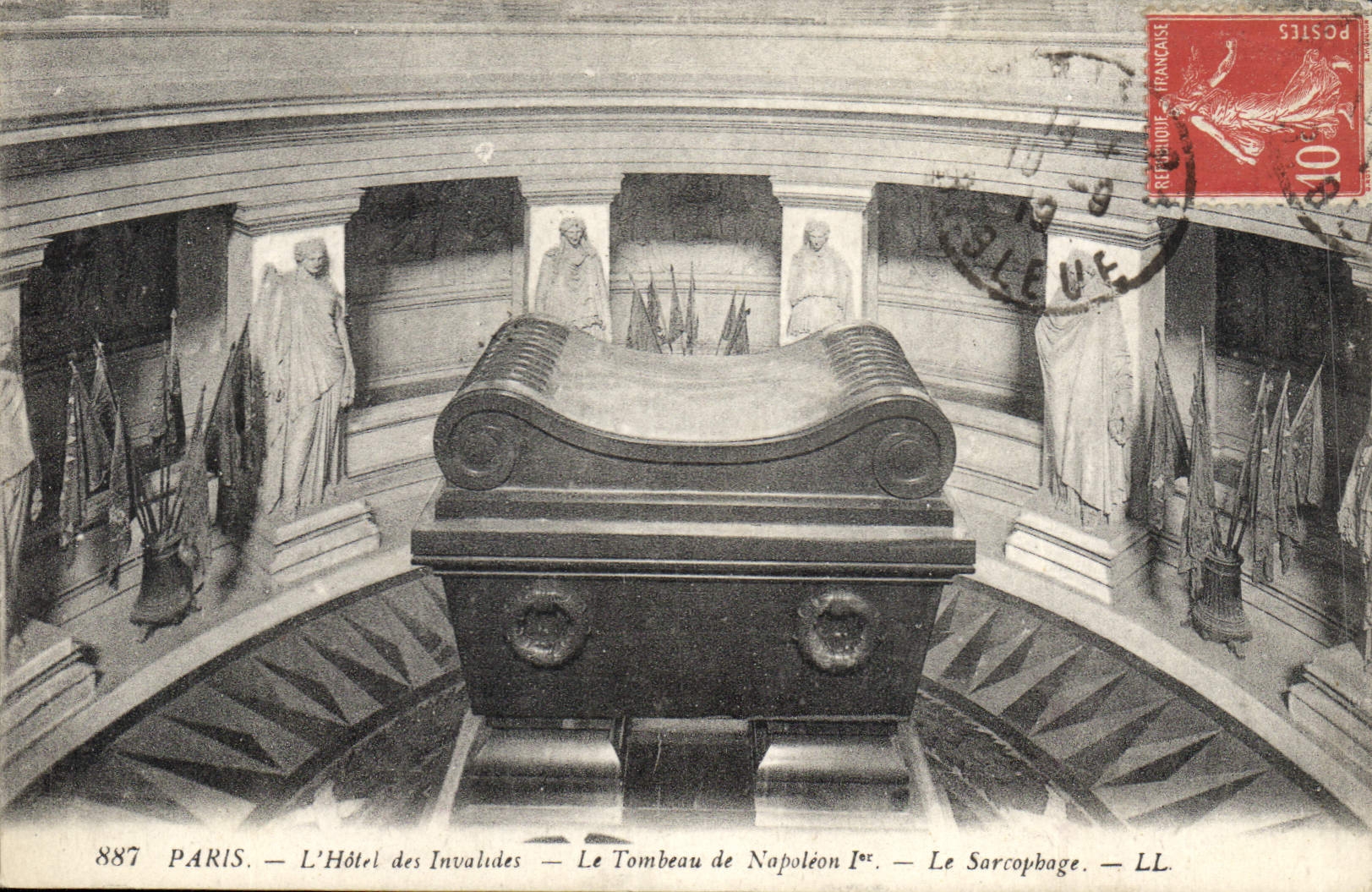CPA Paris L'Hotel des Invalides Le Tombeau de Napoleon I Le Sarcophage