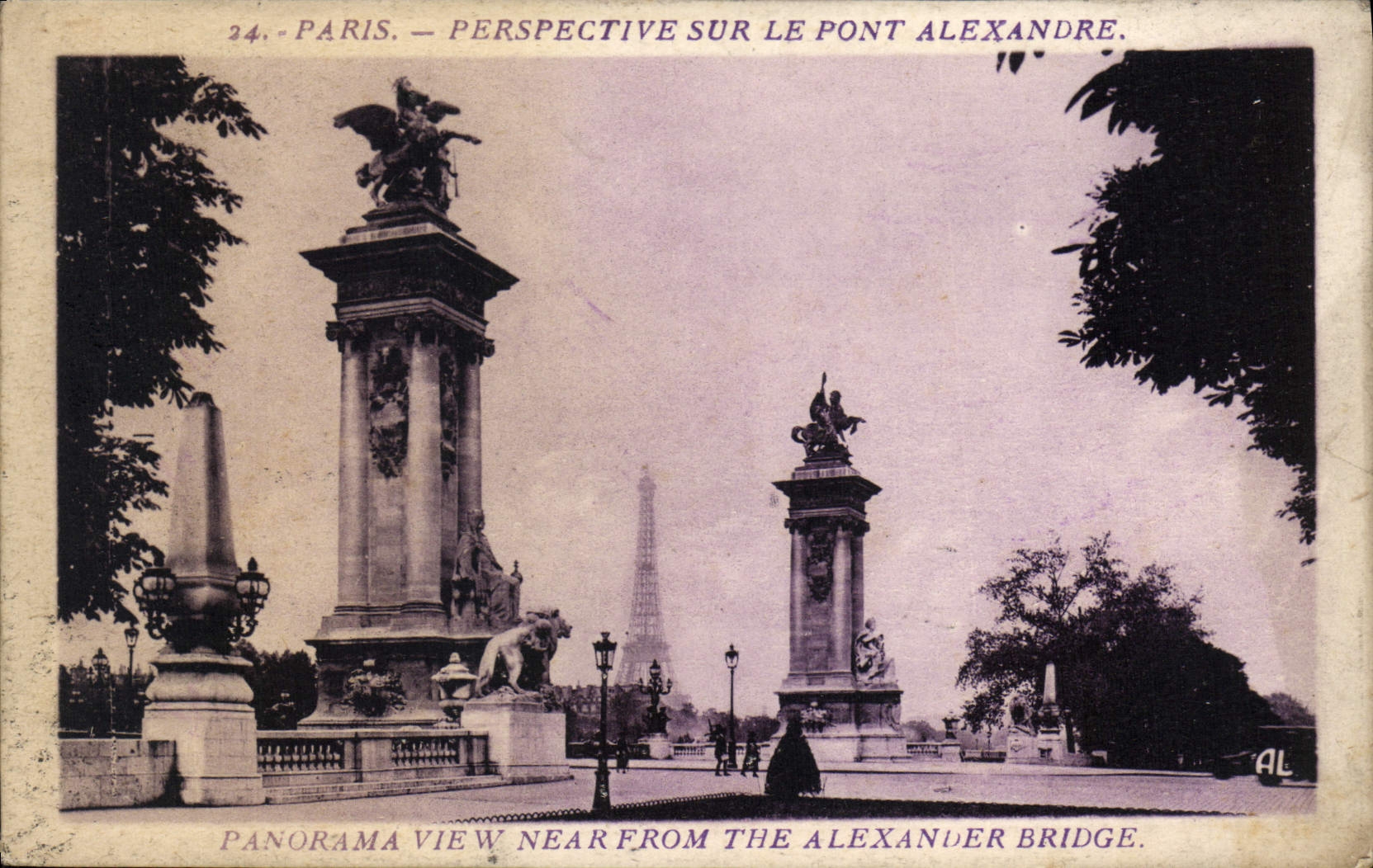 CPA Paris Perspective sur le Pont Alexandre Tour Eiffel