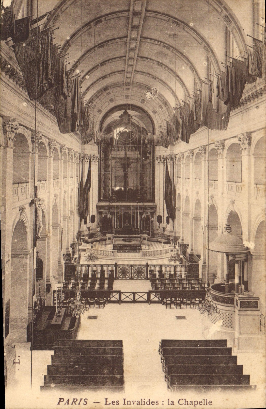 CPA Paris Les Invalides la Chapelle 