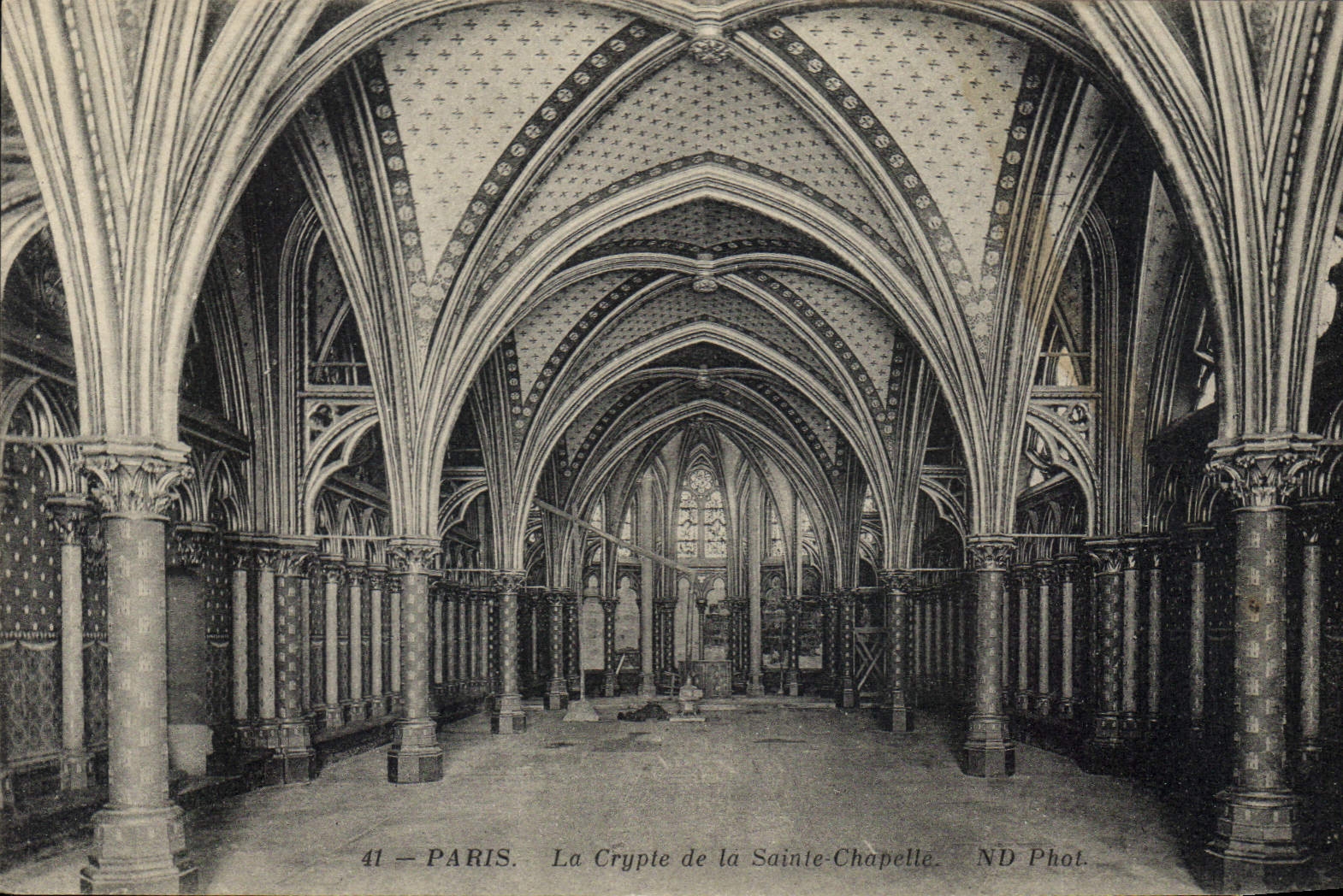 CPA Paris La Crypte de la Sainte Chapelle