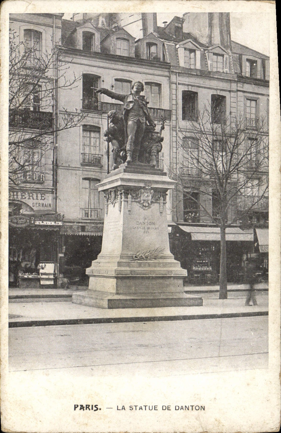 CPA Paris La Statue de Danton 