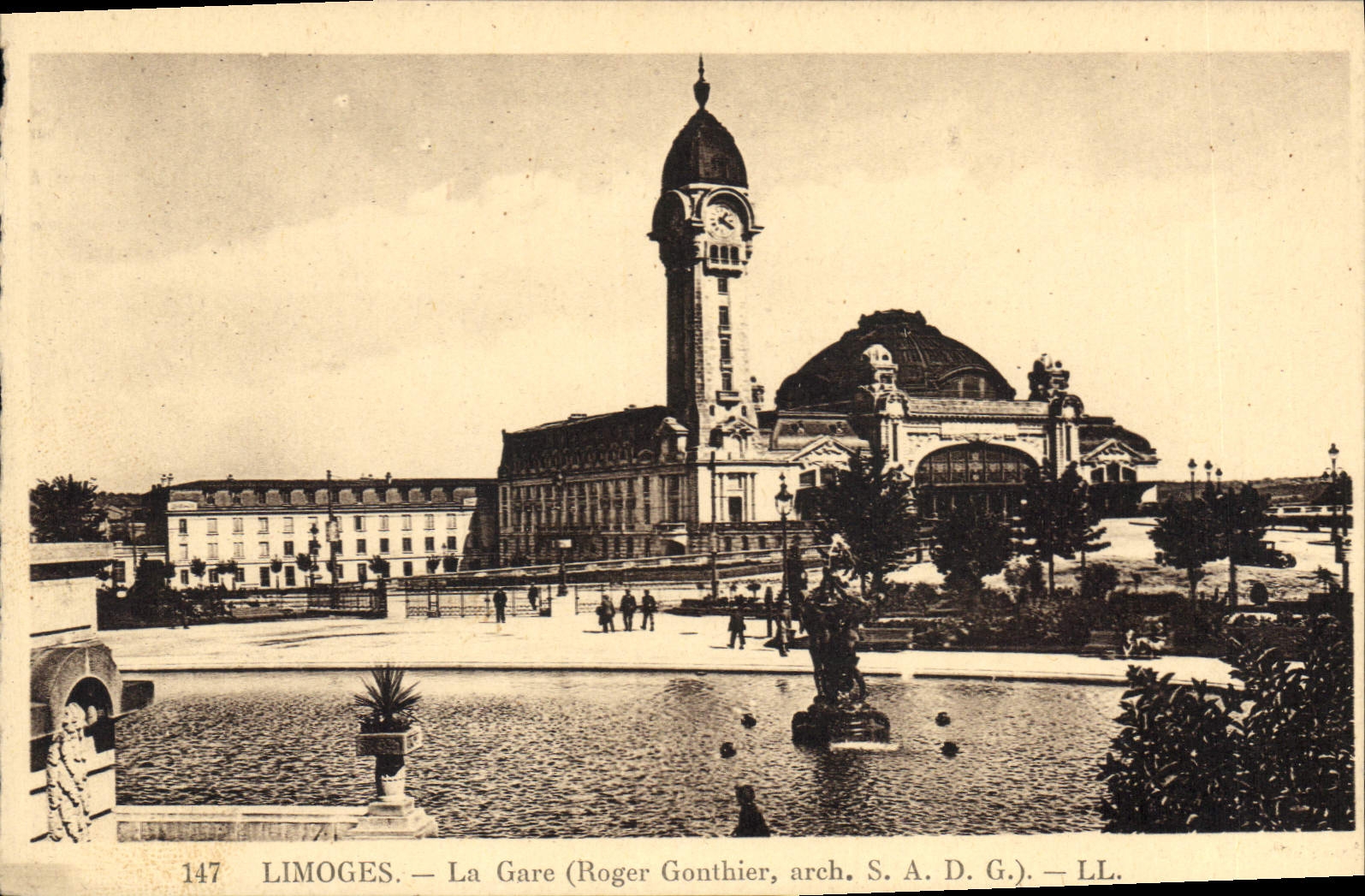 CPA Limoges La Gare (Roger Gonthier arch S A D G)