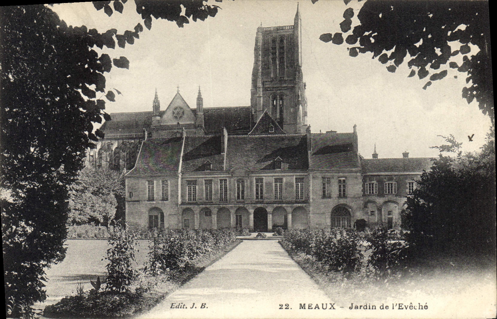 CPA Meaux Jardin de l'Eveche