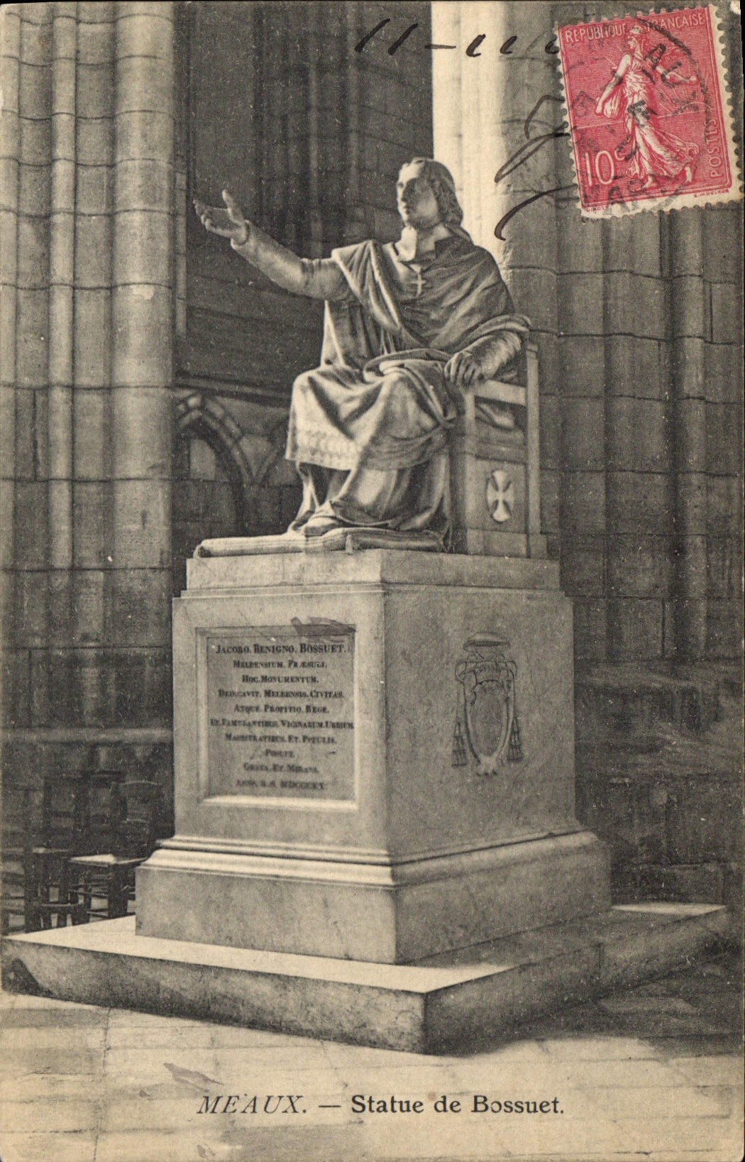 CPA Meaux Statue de Bossuet