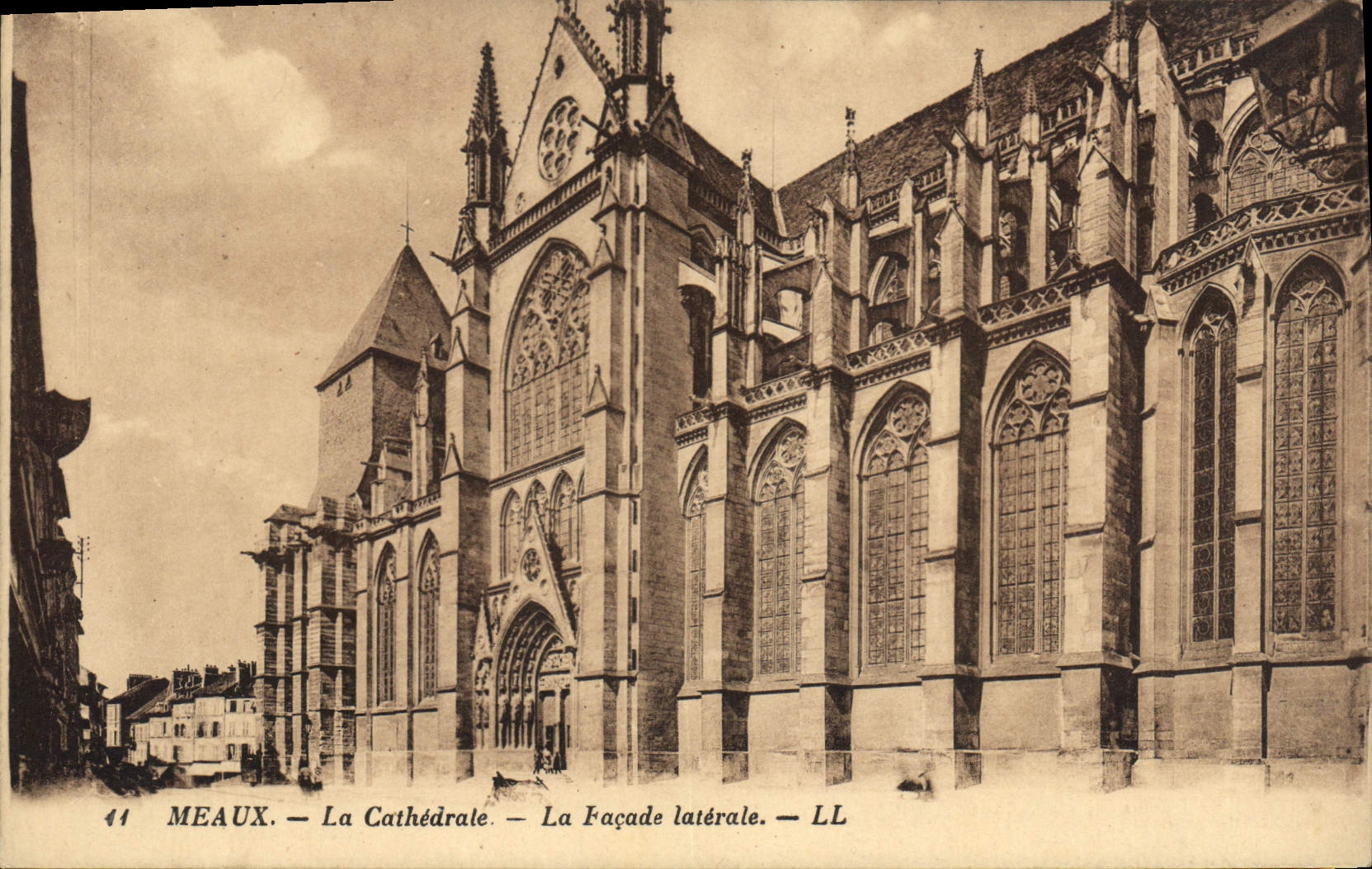 CPA Meaux La Cahtedrale La Facade laterale