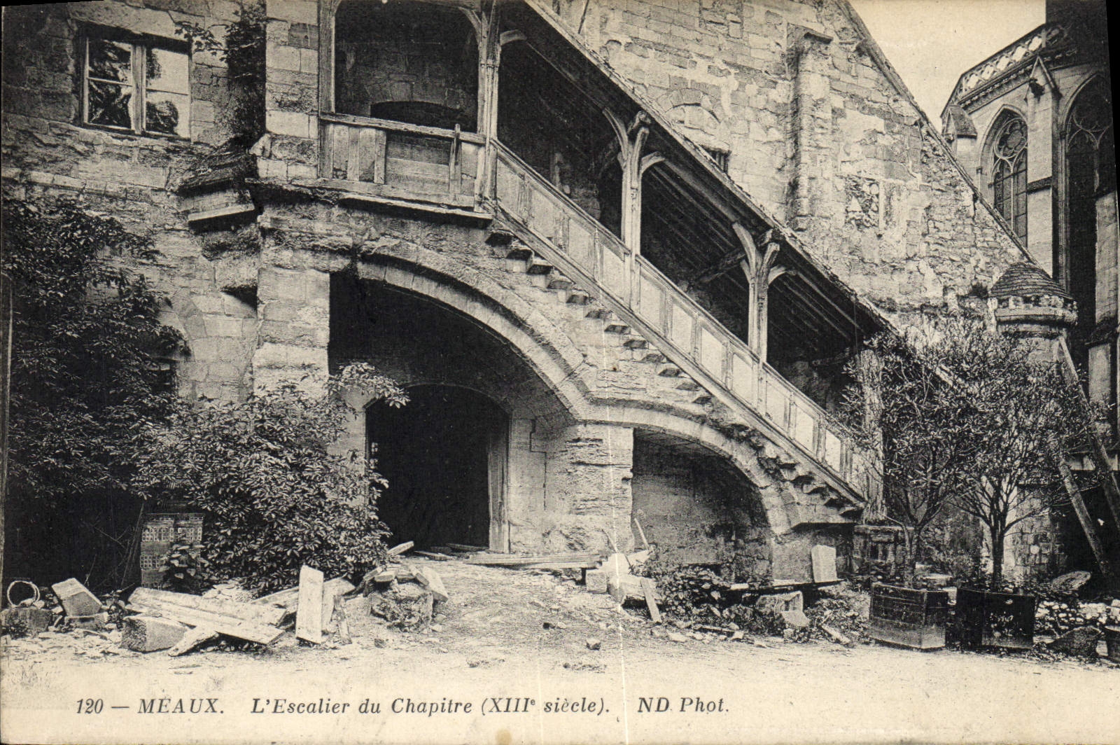 CPA Meaux L'Escalier du Chapitre (XIIIe s)