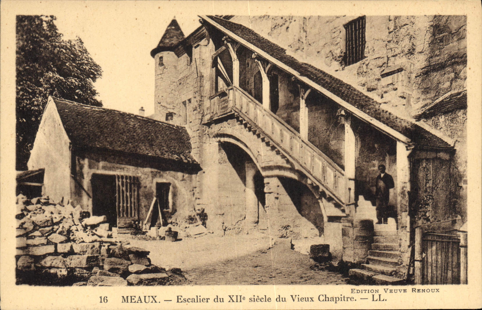 CPA Meaux Escalier du XIIe s du Vieux Chapitre