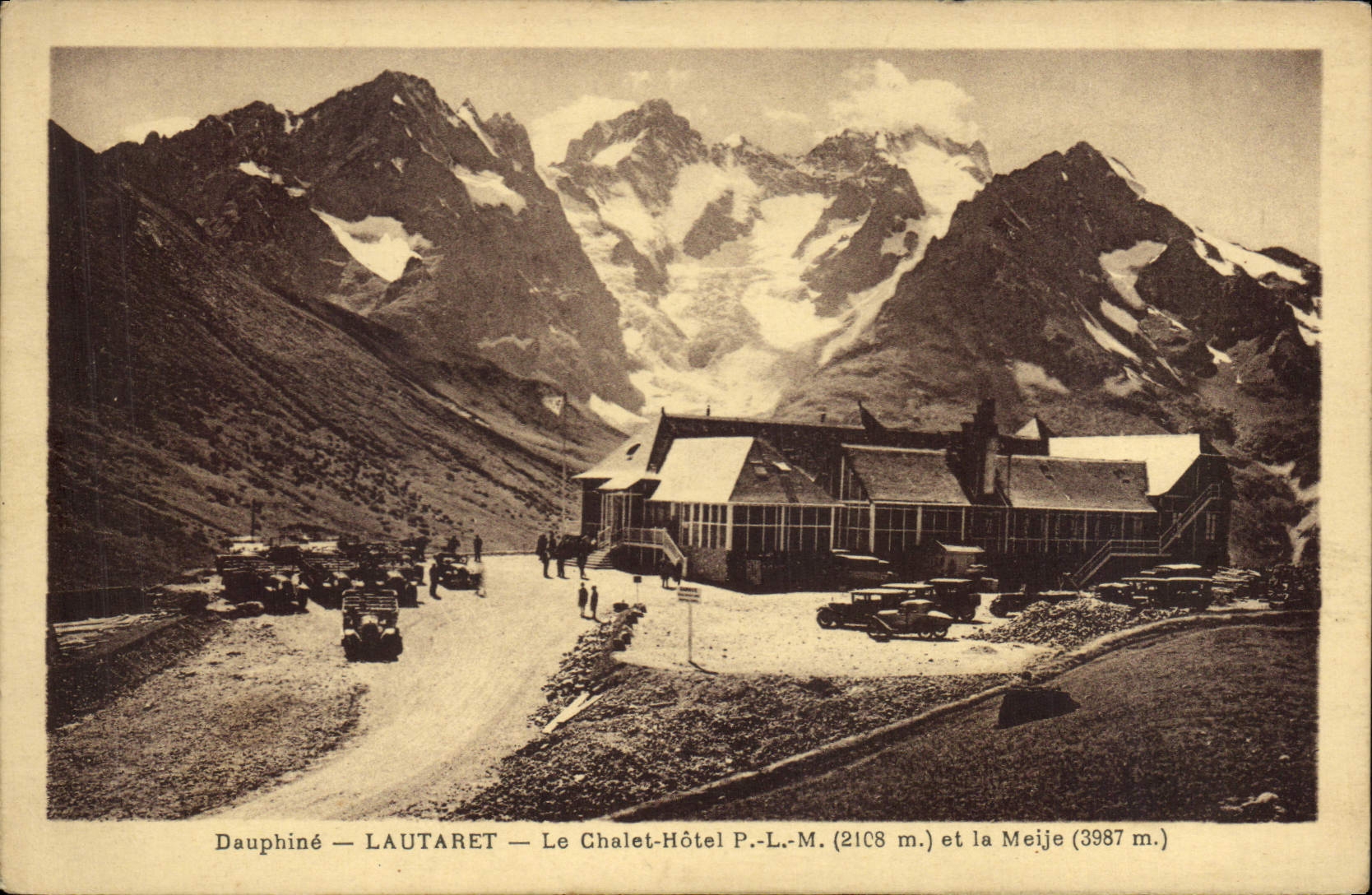 CPA Le Dauphine Le Lautaret Le Chalet Hotel P L M (2108 m) et la Meije (3987 m)