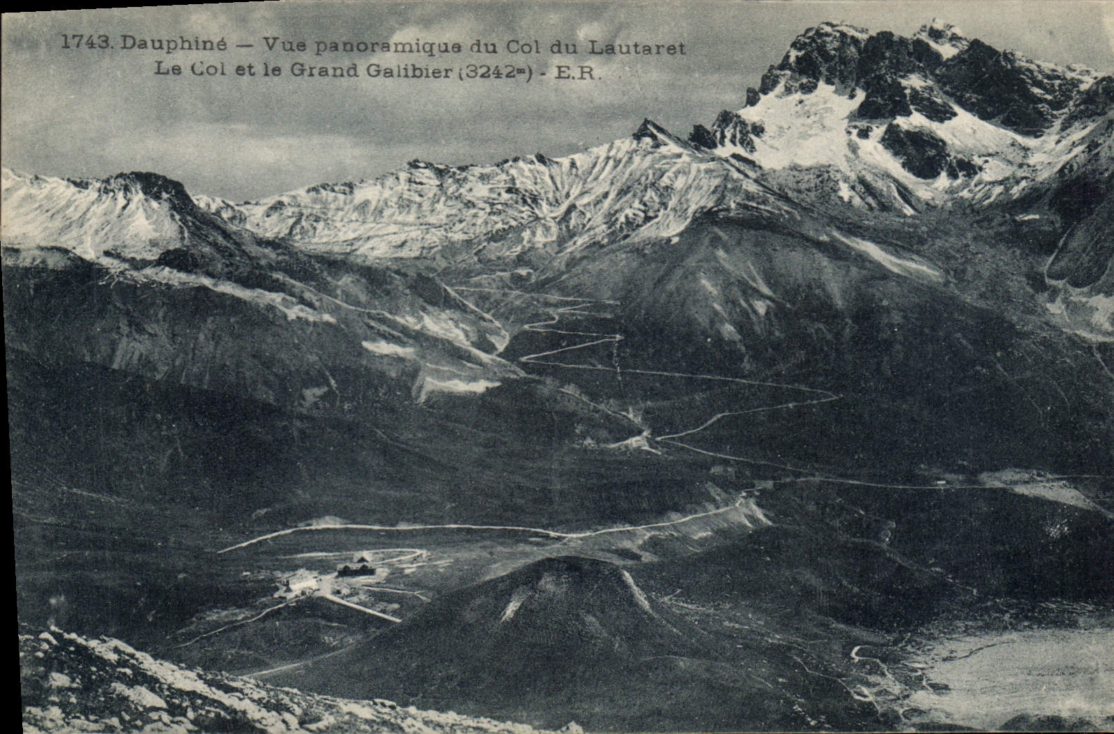 CPA Dauphine vue panoramique du Col du Lautaret Le col et le Grand Galibier (3242 m)