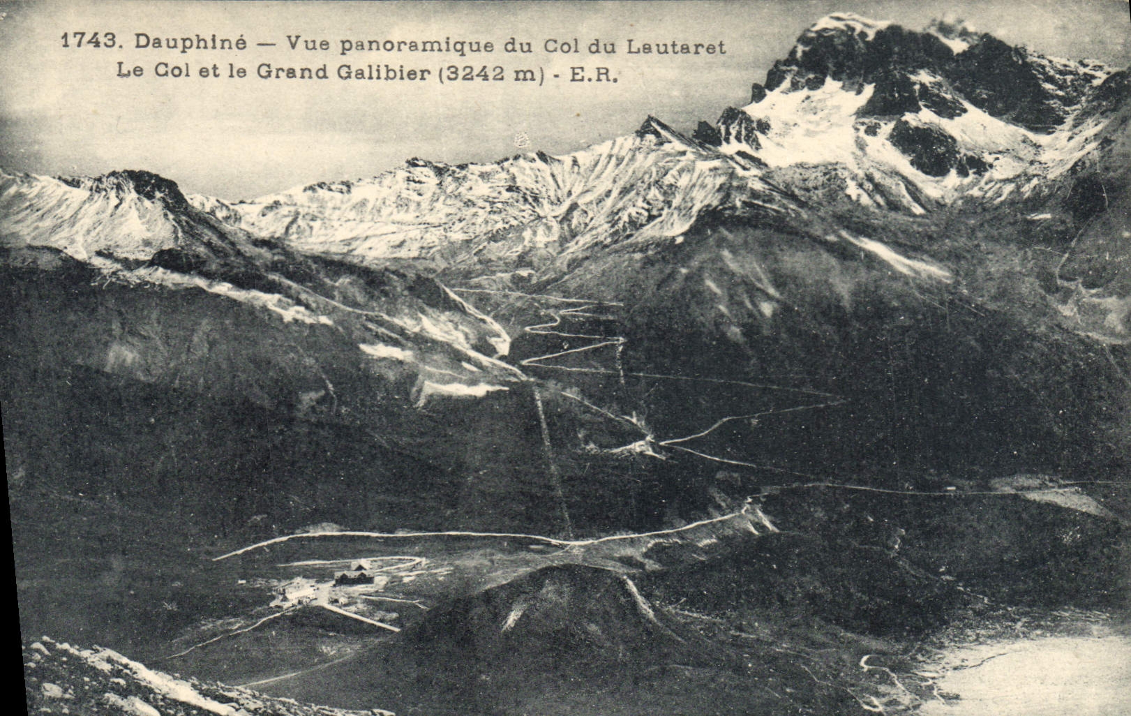 CPA Dauphine Vue panoramique du Col du Lautaret le Col et le Grand Galibier (3242 m)