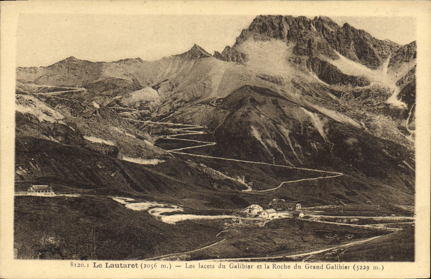 CPA Le Lautaret (2056 m) les Lacets du Galibier et la Roche du Grand Galibier (3229 m)