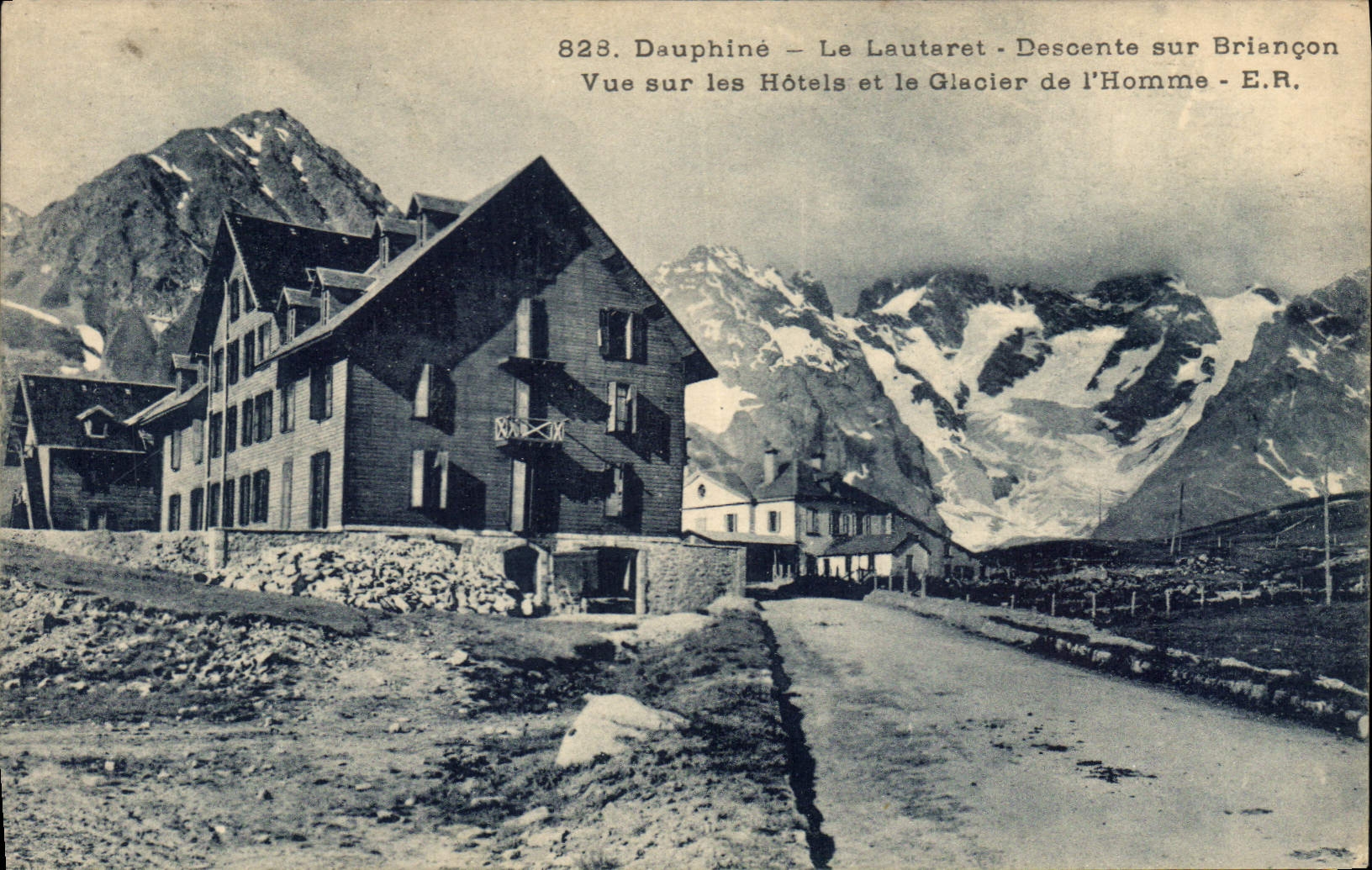 CPA Dauphine Le Lautaret Descente sur Briancon Vue sur les Hotels et le Glacier de L'Homme