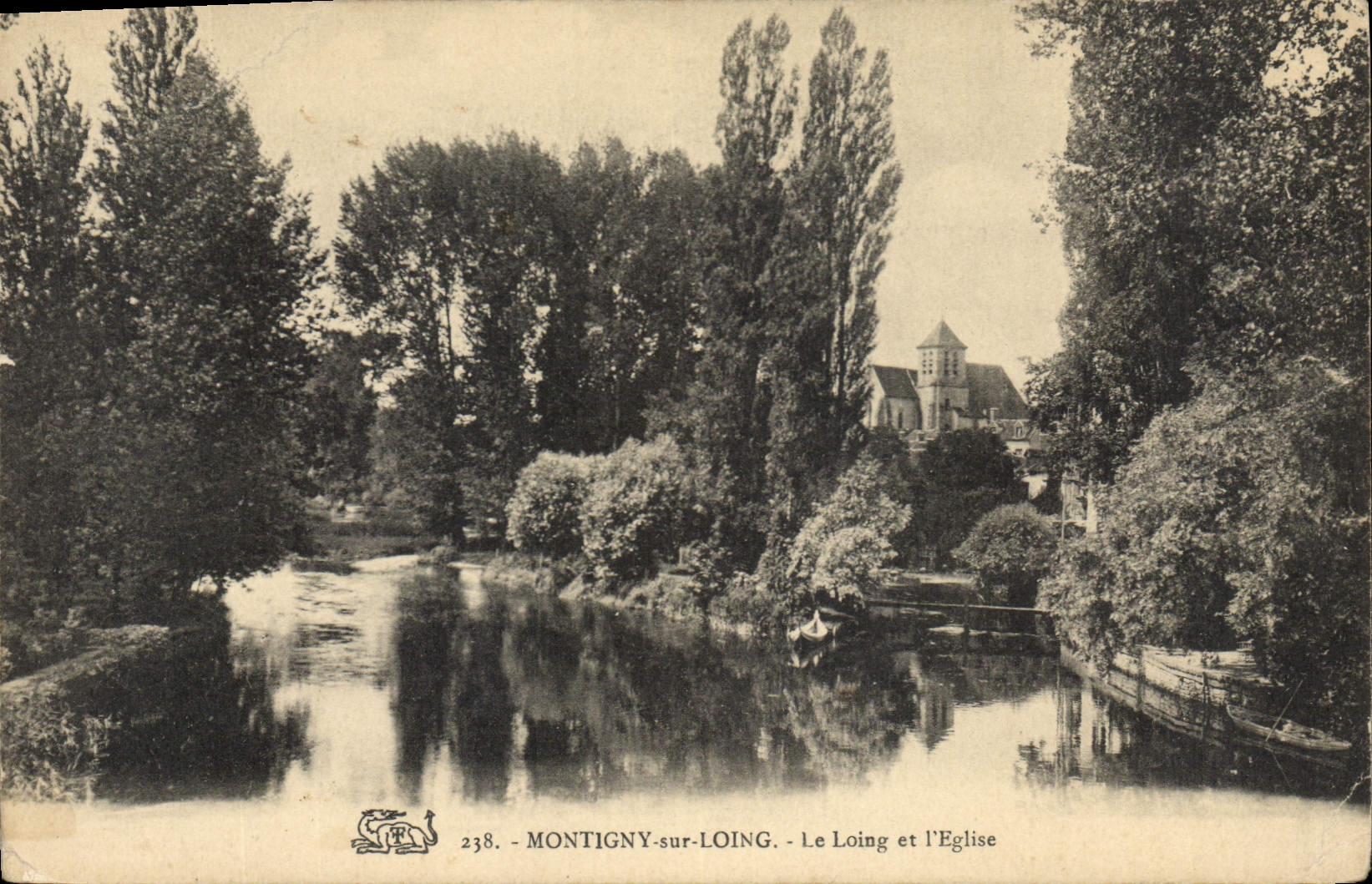 CPA Montigny sur Loing le Loing et l'Eglise