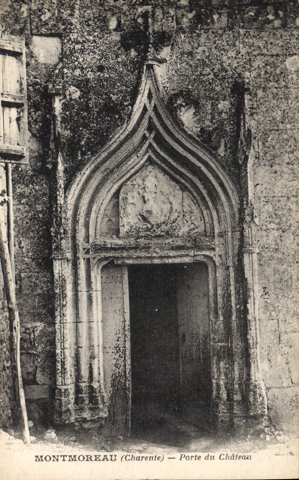 CPA Montmoreau (Charente) Porte du Chateau