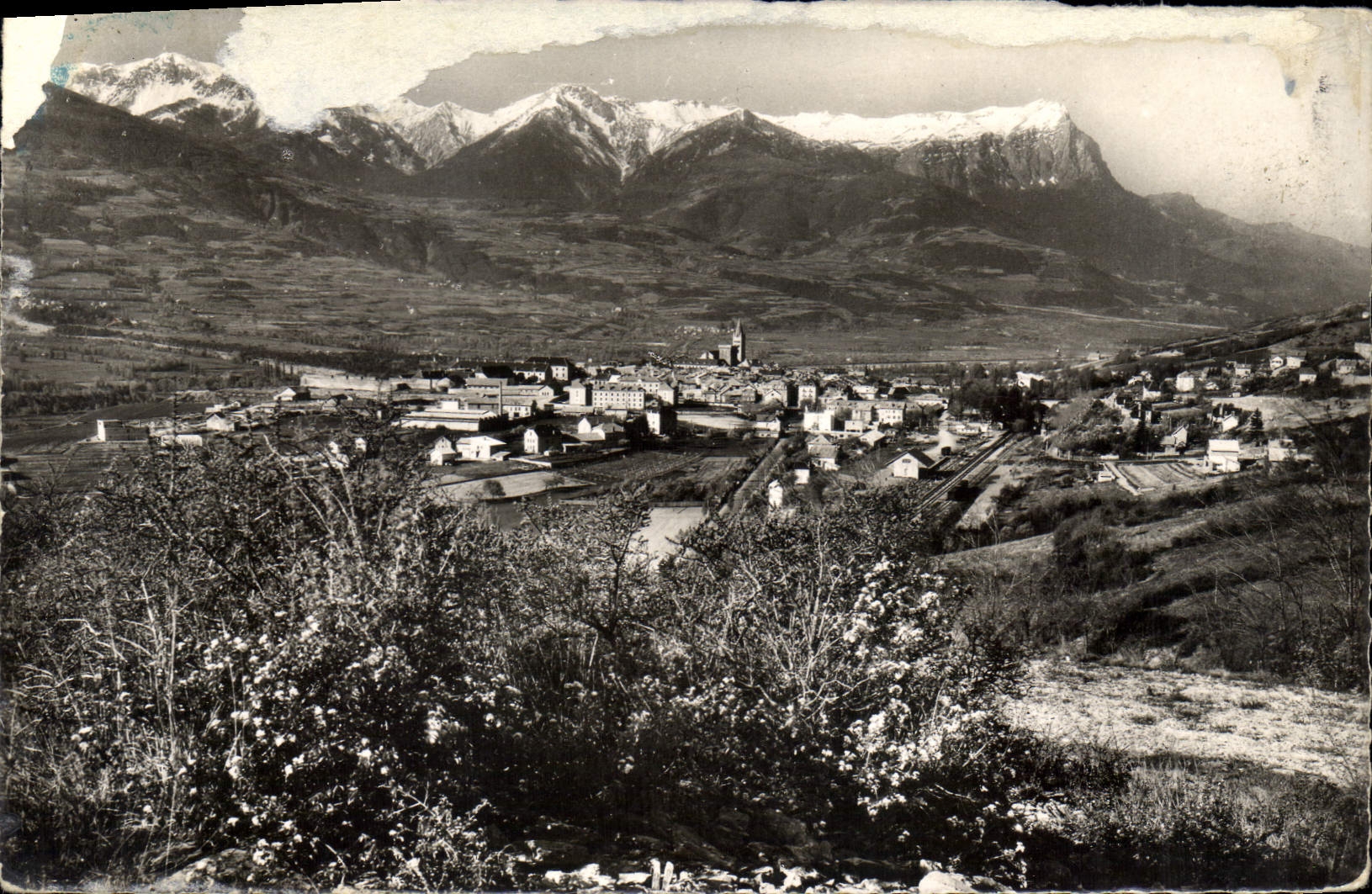 CPA Embrun ( H A) alt 870 m vue generale et montagne de Morgon