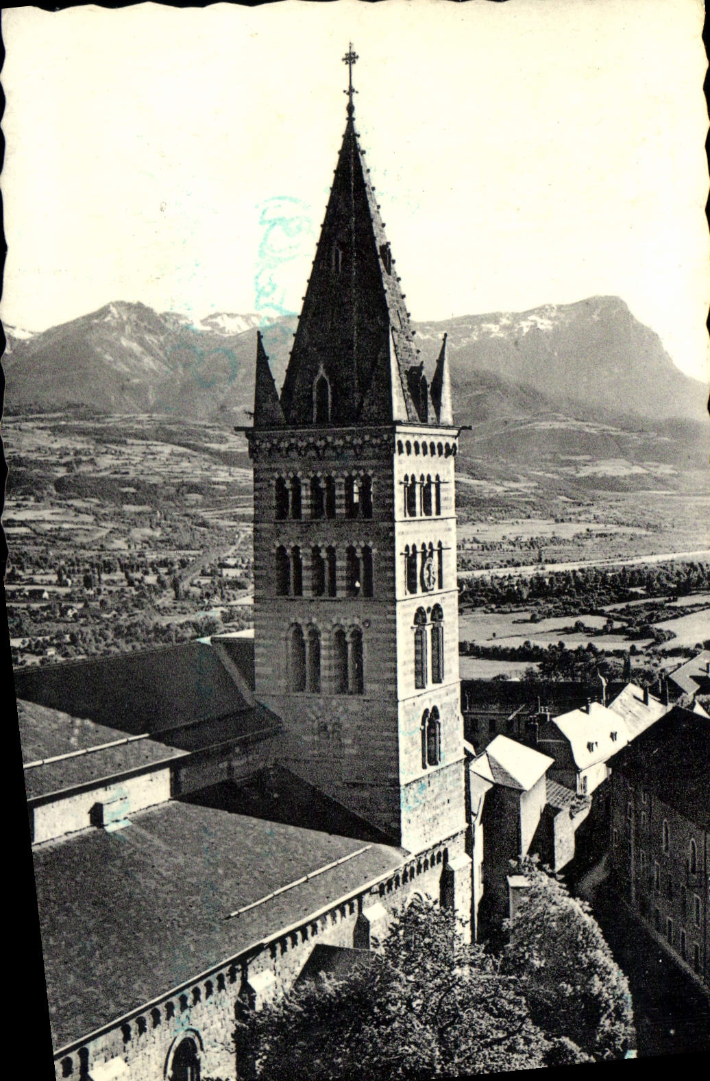CPA Embrun La Cathedrale