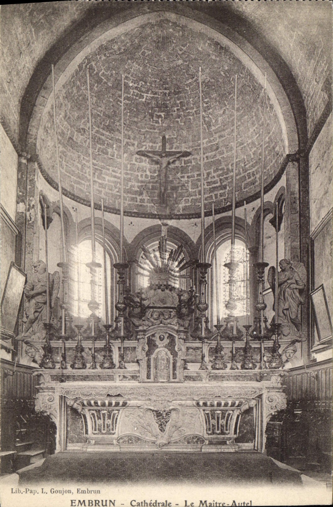 CPA Embrun Cathedrale Le Maitre Autel