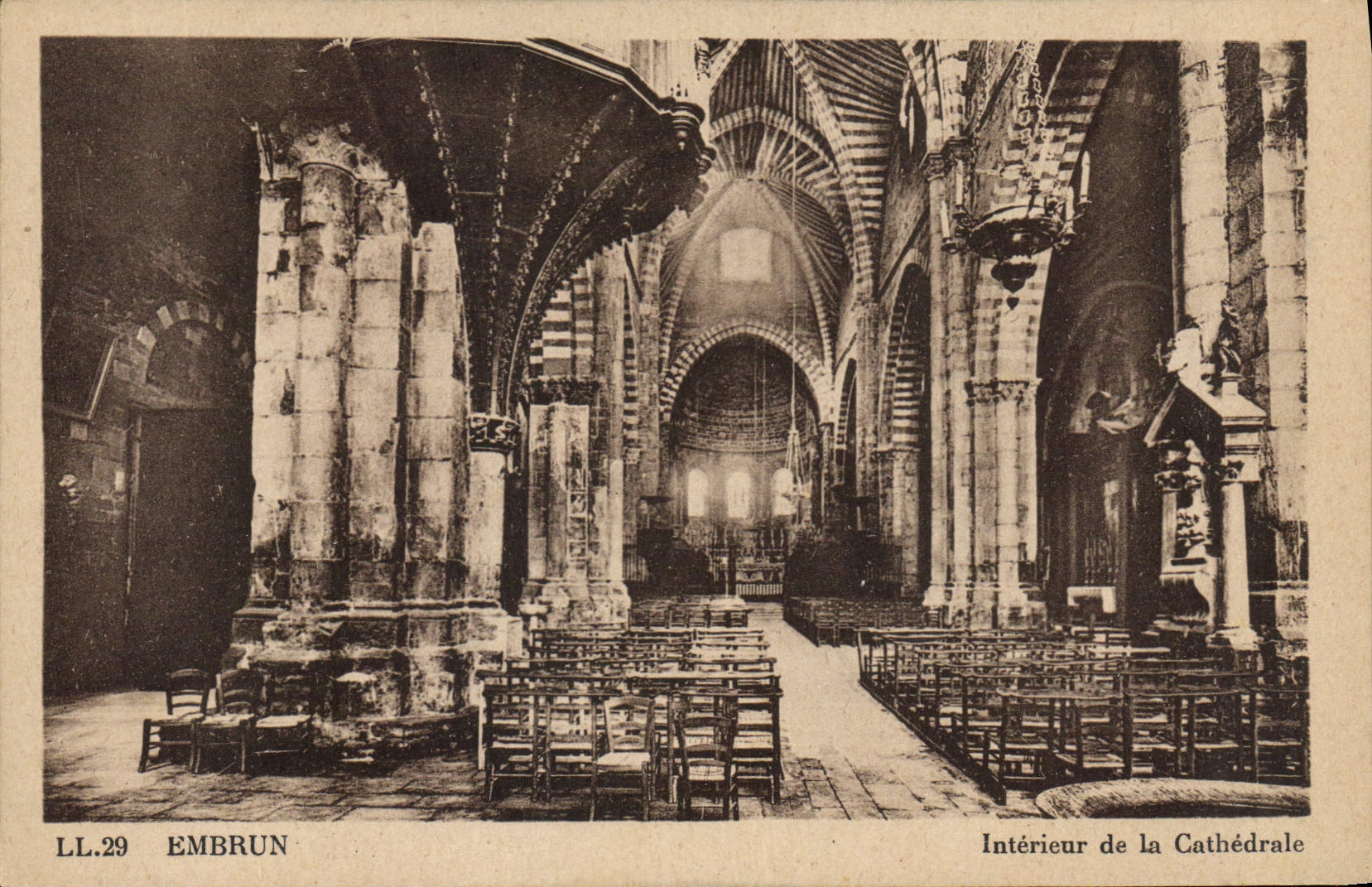 CPA Embrun Interieur de la Cathedrale