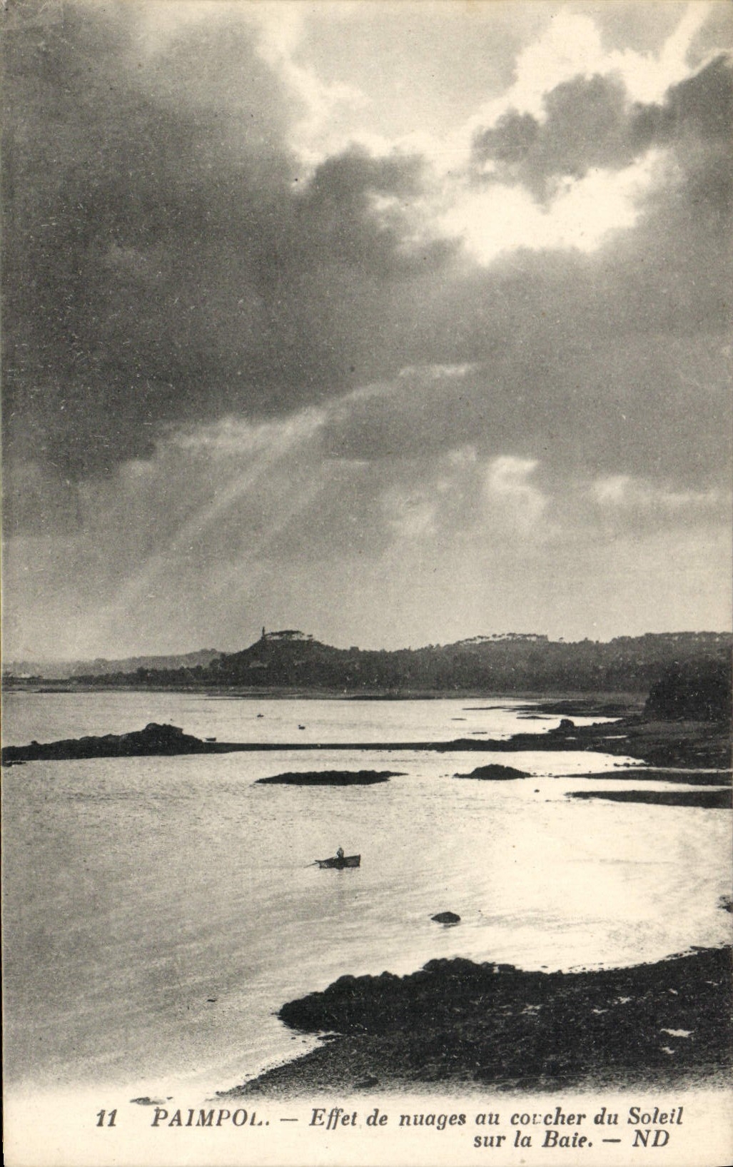 CPA Paimpol Effet de nuages au corcher du Soleil sur la Baie