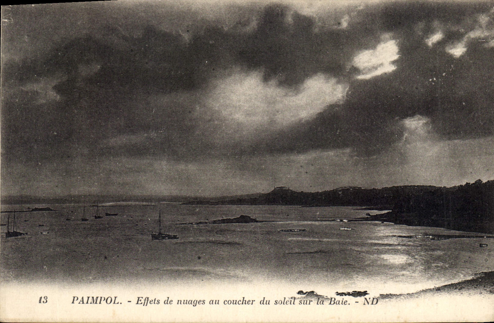 CPA Paimpol Effets de nuages au coucher du Soleil sur la Baie