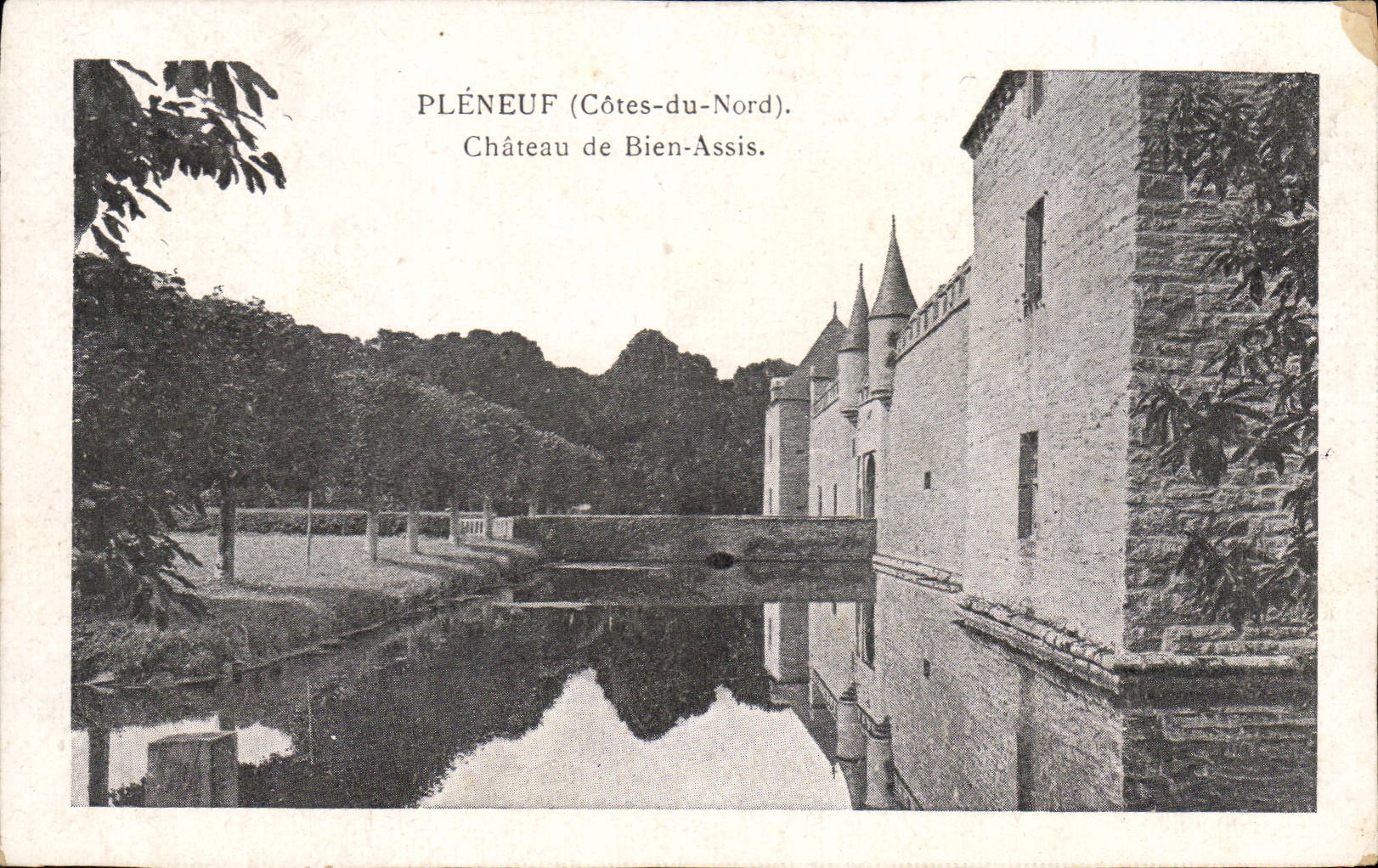 CPA Pleneuf (Cotes du Nord) Chateau de Bien Assis