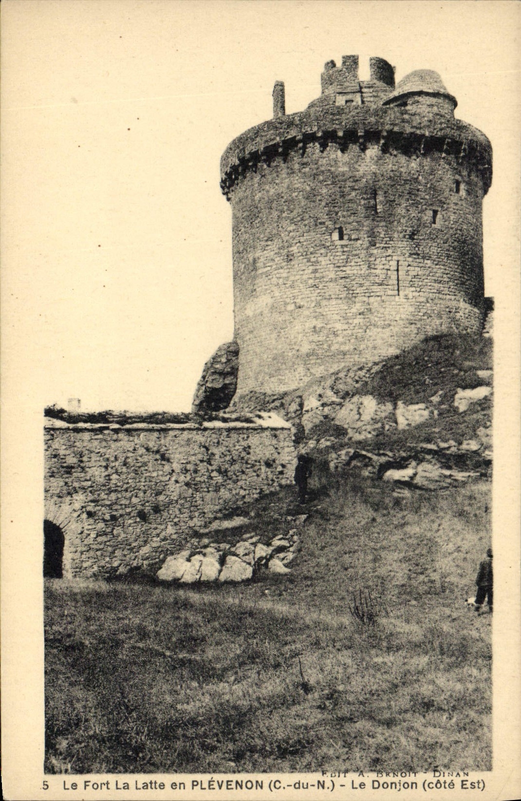 CPA Le Fort la Latte en Plevenon (C du N) le Donjon (Cote Est)