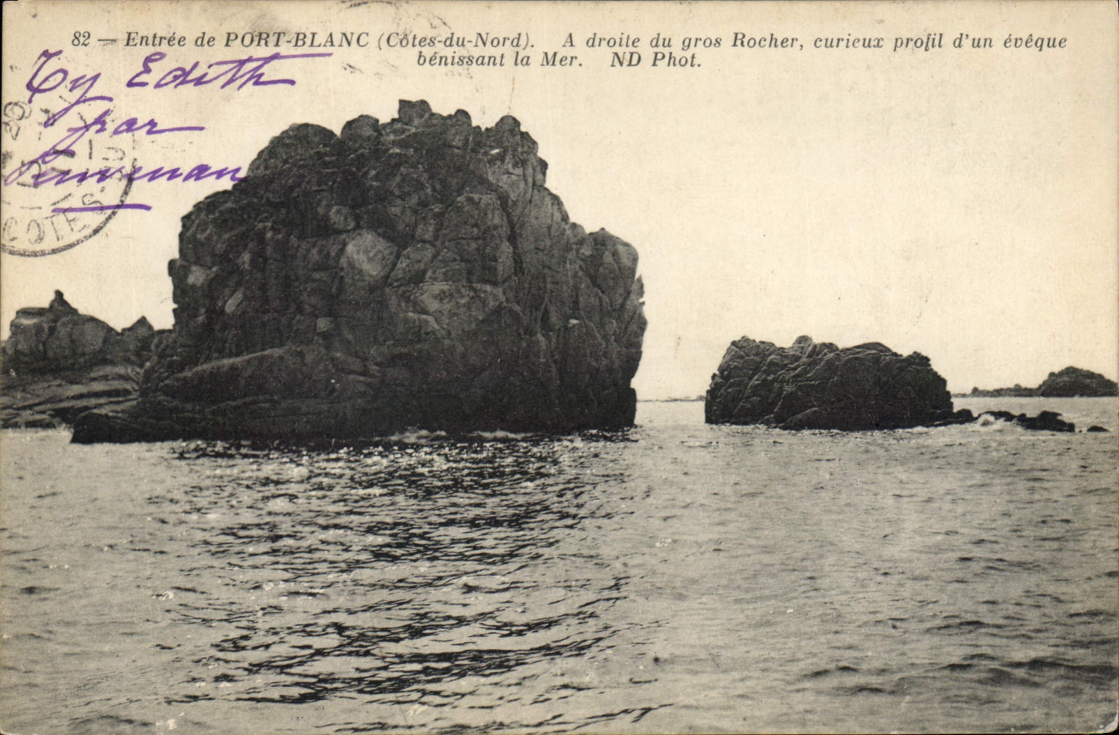 CPA Entree du Port Blanc (Cote du Nord) A droite du gros Rocher curieux profil d'un eveque benissant