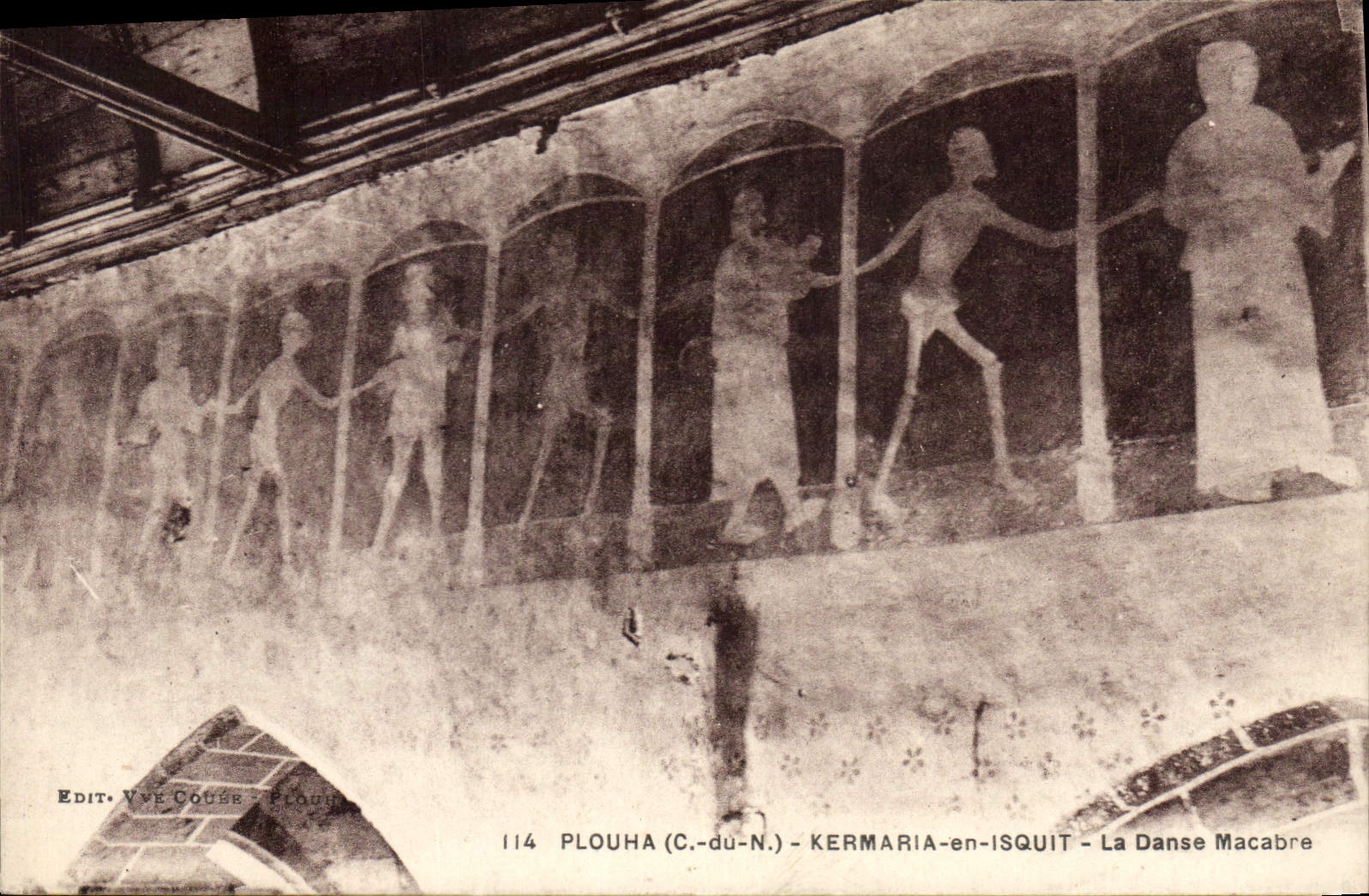 CPA Ploucha (C du N) Kermaria en Isquit La Danse Macabre