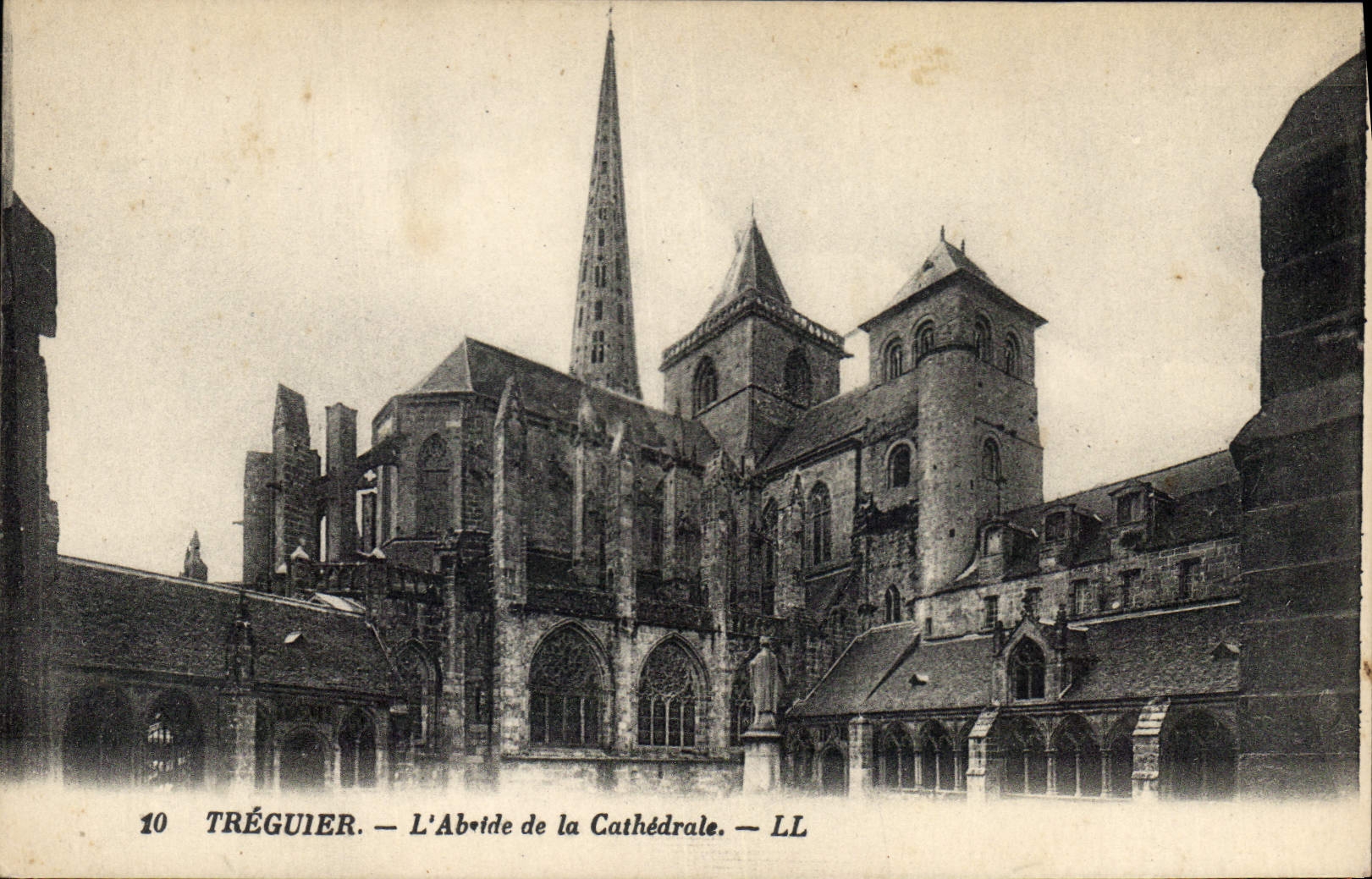 CPA Treguier L'Abside de la Cathedrale