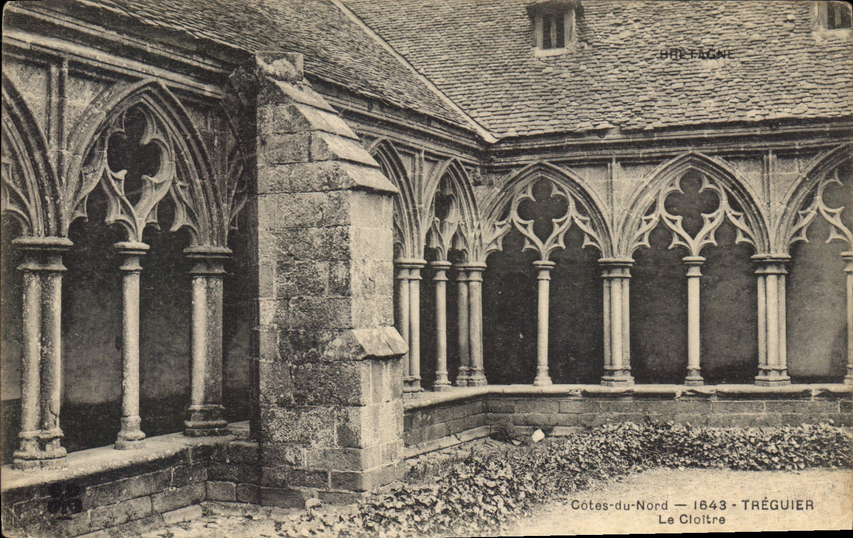 CPA Cotes du Nord 1643 Treguier Le Cloitre