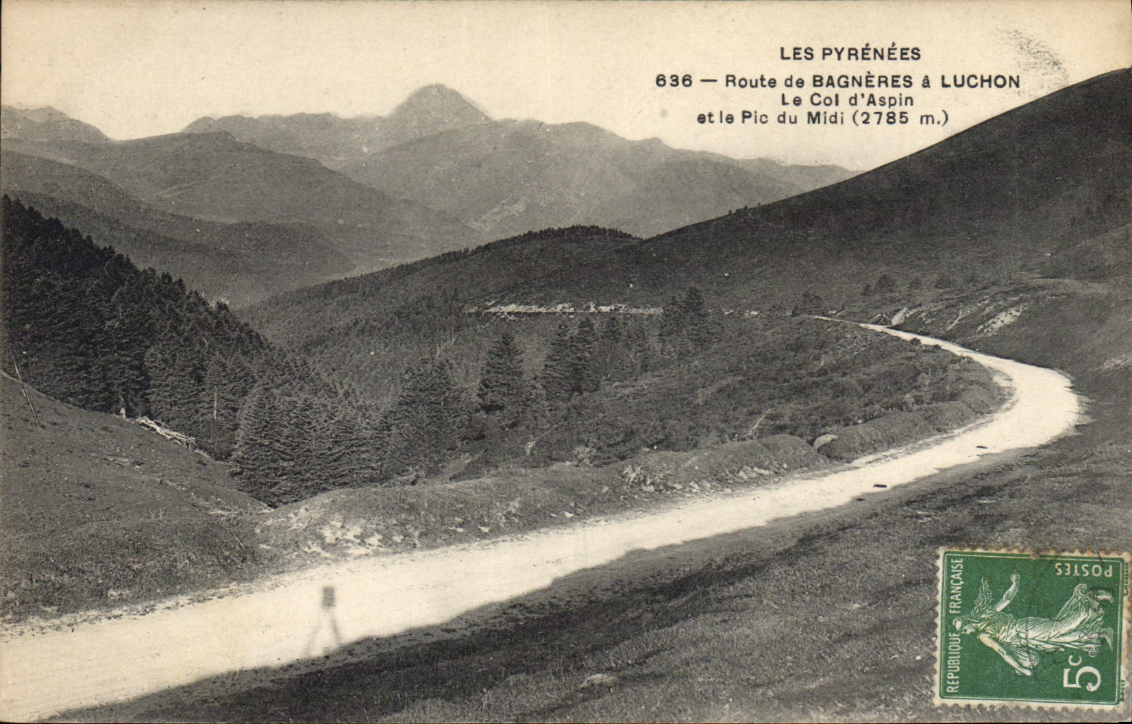 CPA Les Pyrenees Route de Bagneres a Luchon Le Col d'Aspin et le Pic du Midi (2785 m)