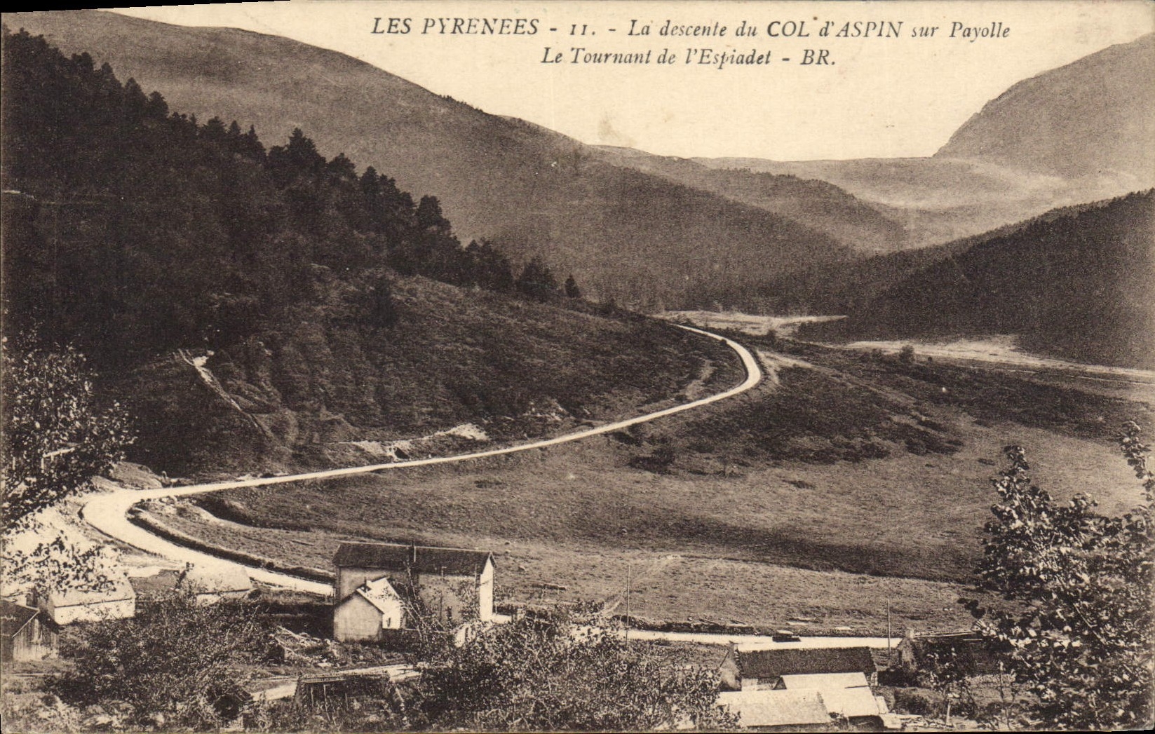 CPA Les Pyrenees La Descente du Col d'Aspin sur Payolle le Tournanr de l'Espiadet