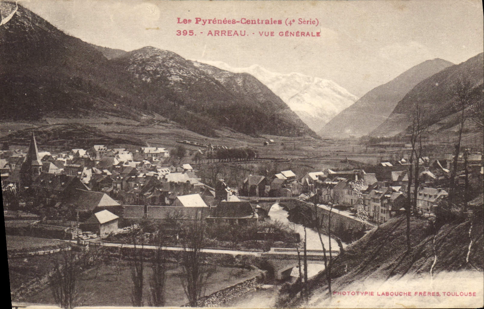 CPA Les Pyrenees Centrales Arreau vue generale