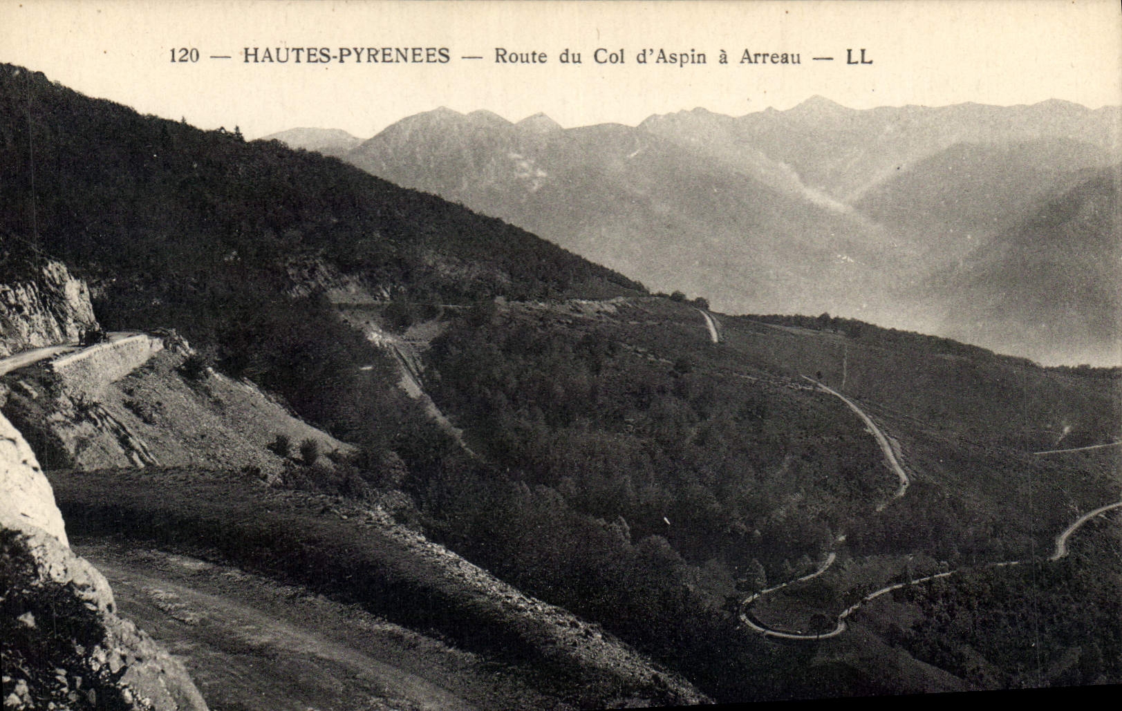 CPA Hautes Pyrenees Route du Col d'Aspin a Arreau