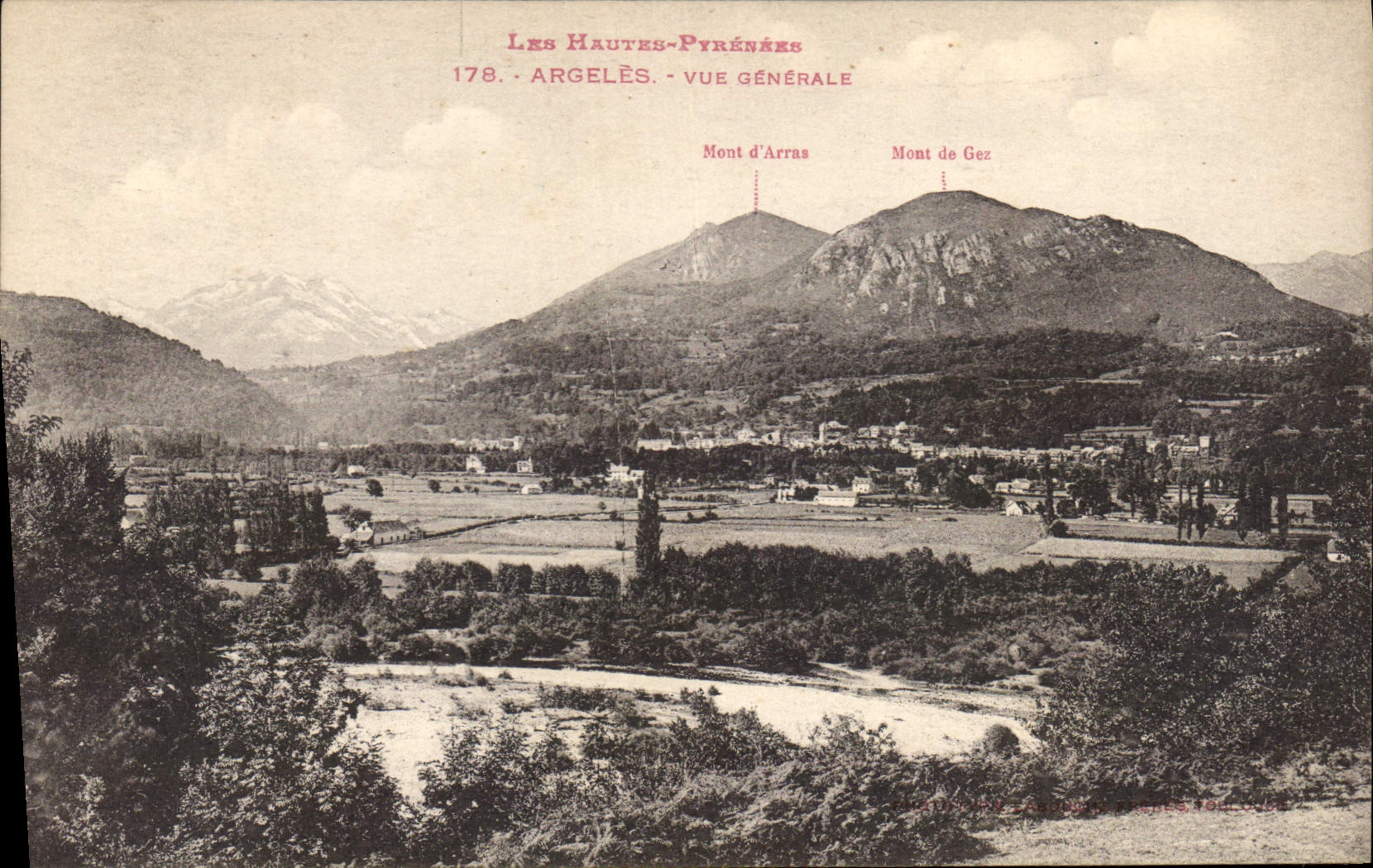CPA Les Hautes Pyrenees Argeles Vue generale