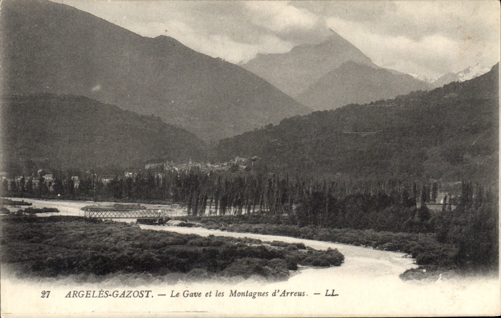 CPA Argeles Gazost Le Gave et les Montagnes d'Arreus