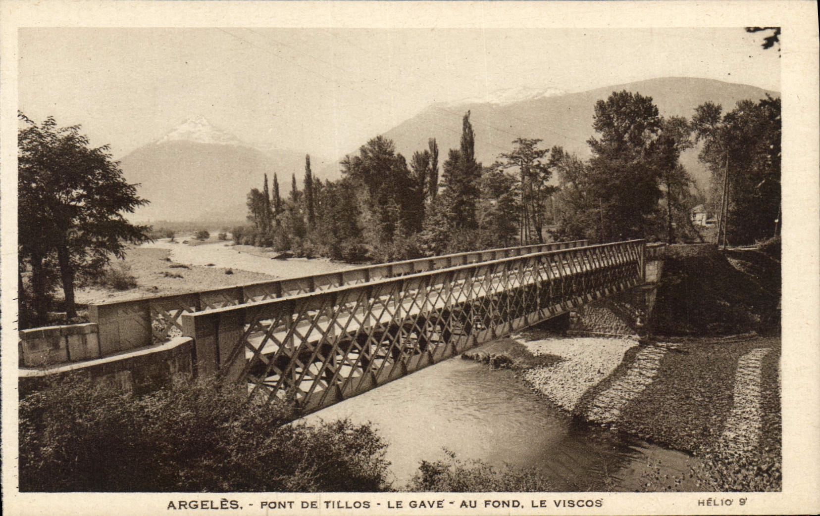 CPA Argeles Gazost Pont de Tillos le Gave au fond le Viscos