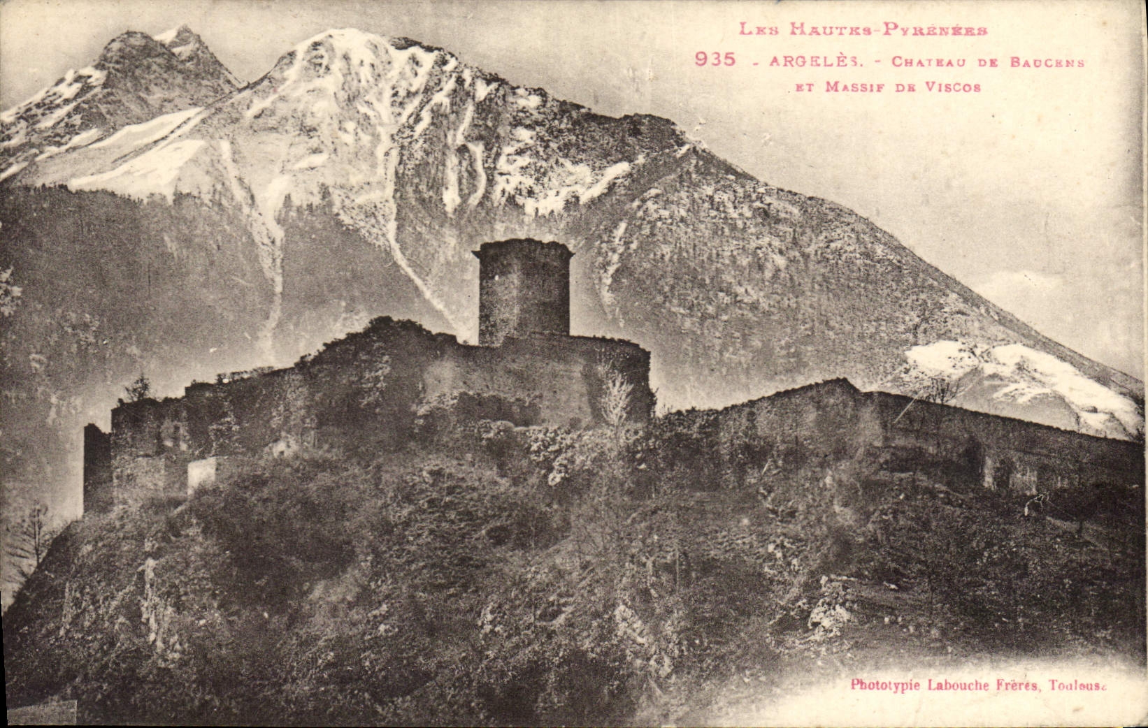 CPA Les Hautes Pyrenees Argeles Chateau et Massif du Viscos