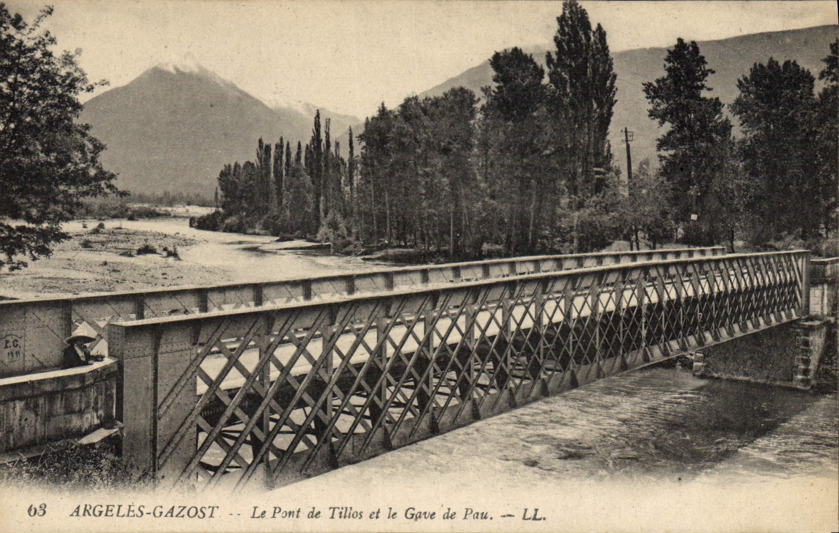 CPA Argeles Gazost Le Pont de Tillos et le Gave de Pau