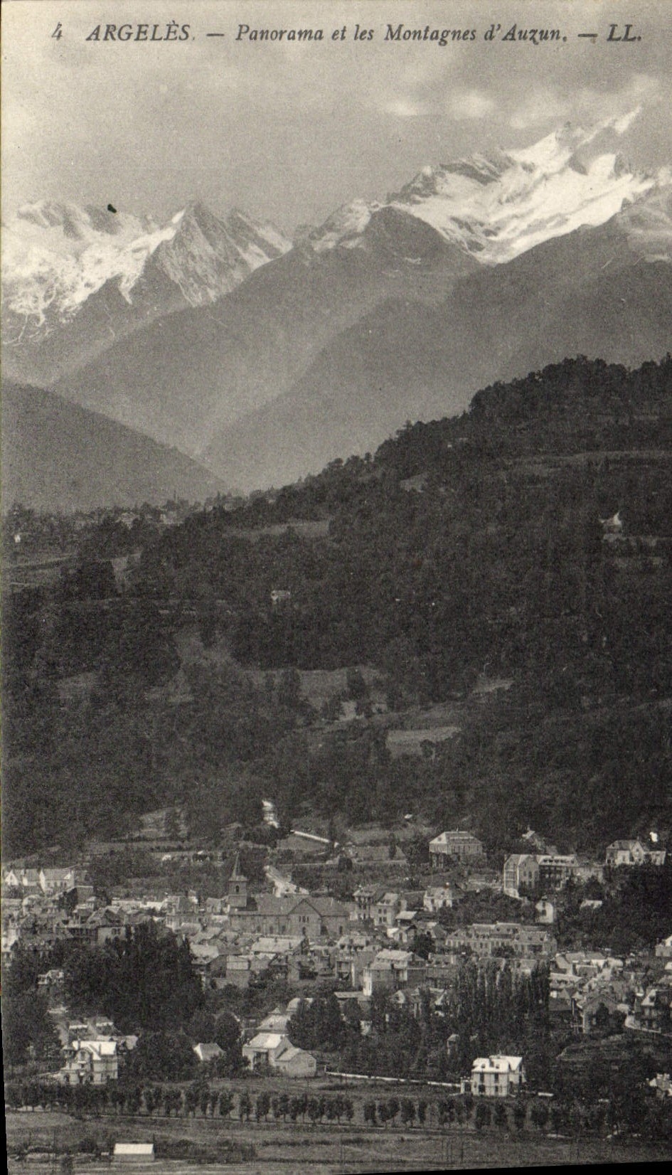 CPA Argeles Panorama et les Montagnes d'Auzun