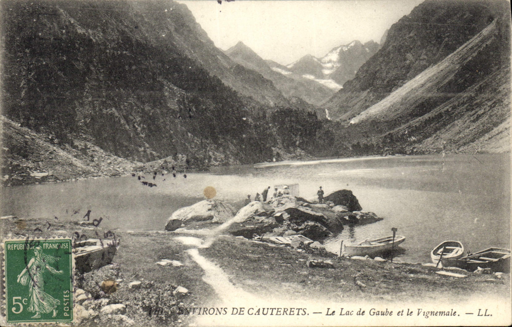 CPA Environs de Cauterets Le Lac de Gaube et le Vignemale