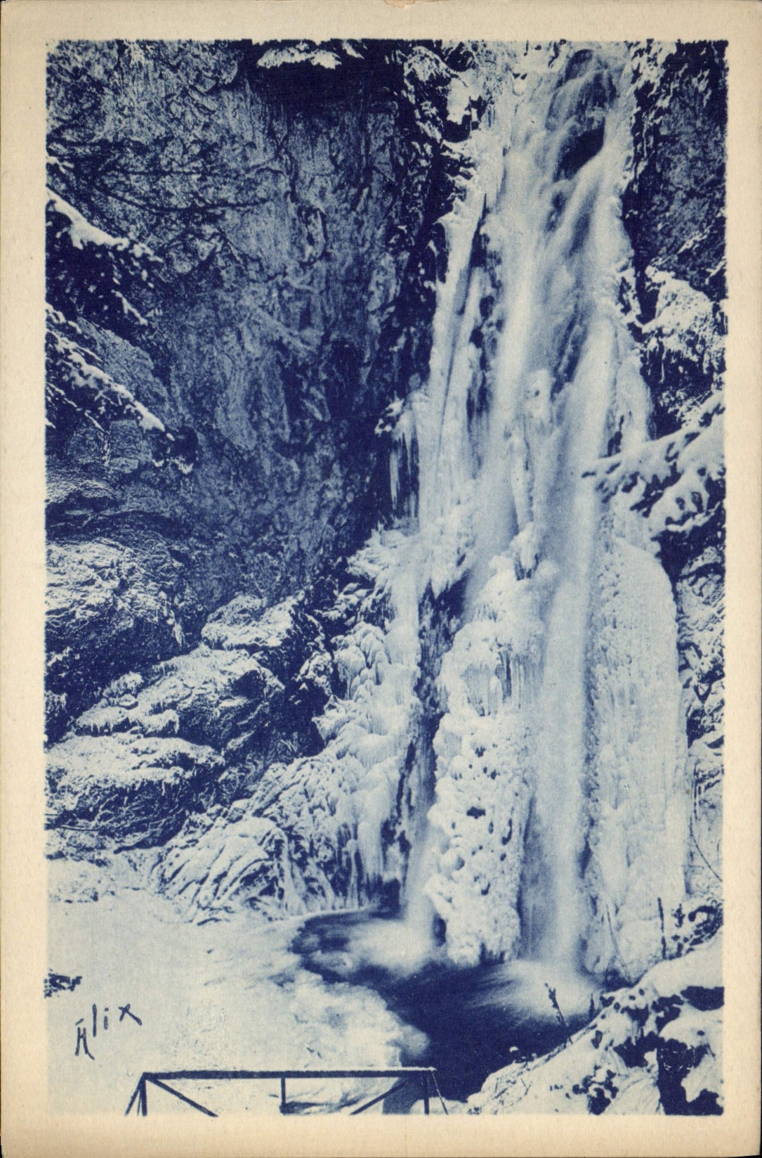 CPA Les Pyrenees Environs de Bagnerres de Bigorre Cripp la Cascade du Garet en Hiver