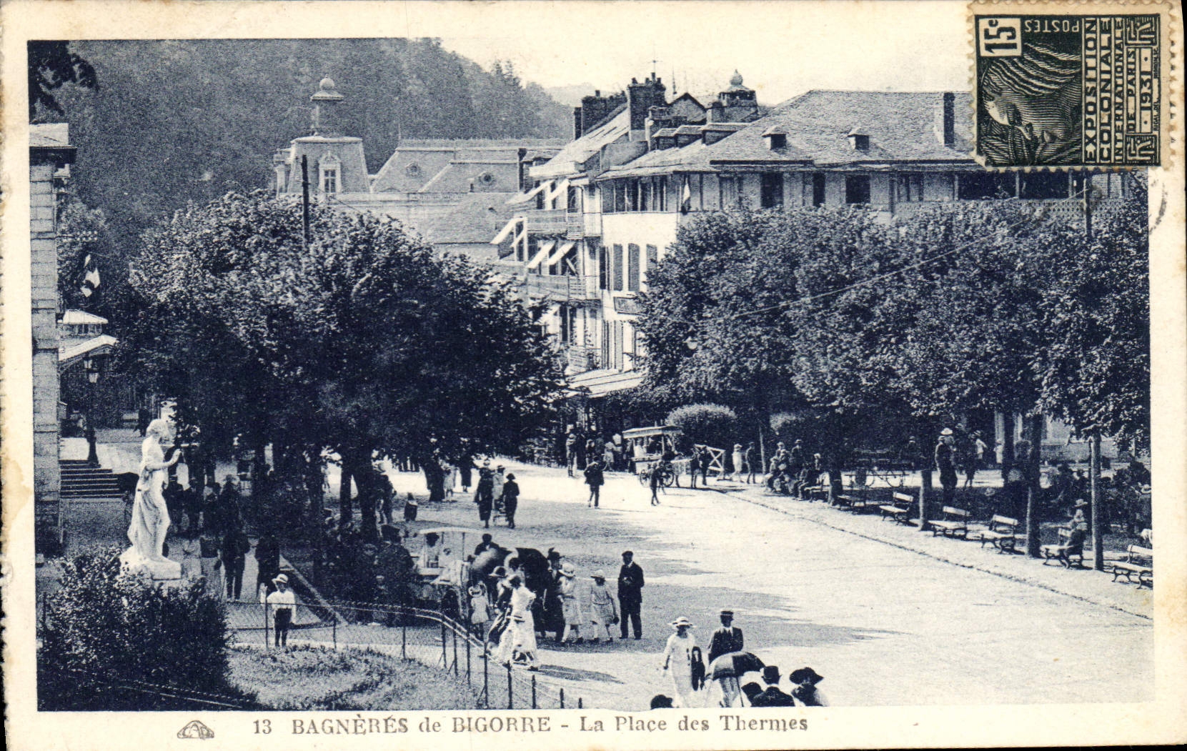 CPA Bagnerres de Bigorre La Place des Thermes