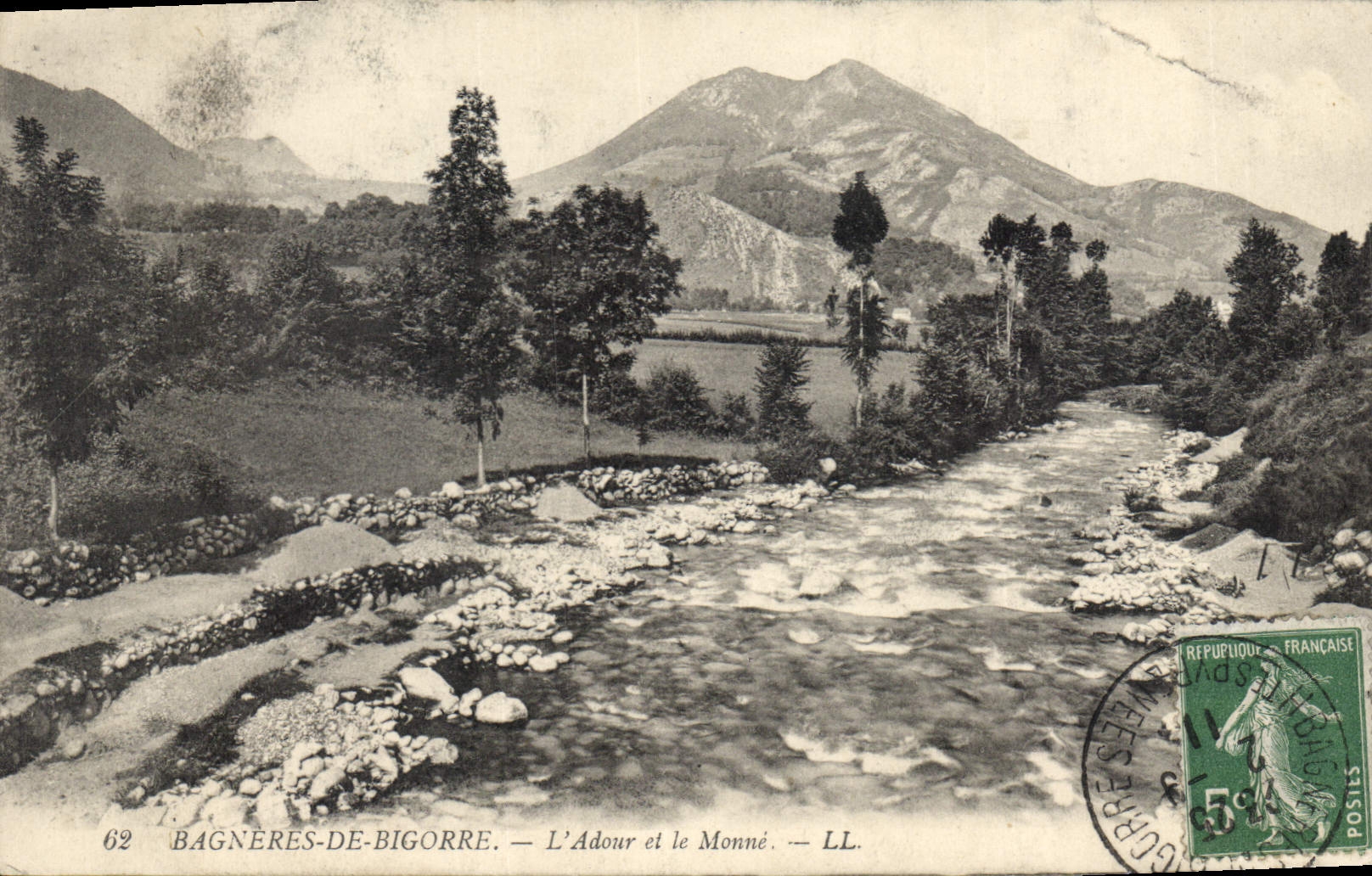 CPA Bagneres de Bigorre L'Adour et le Monne