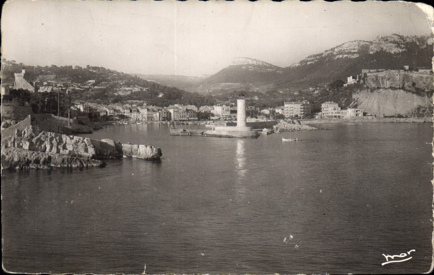 CPA Cassis (B duR) Le Phare et vue generale