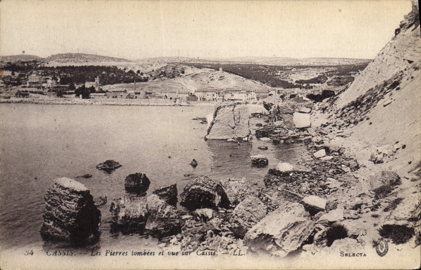 CPA Cassis Les Pierres tombees et vue sur Cassis